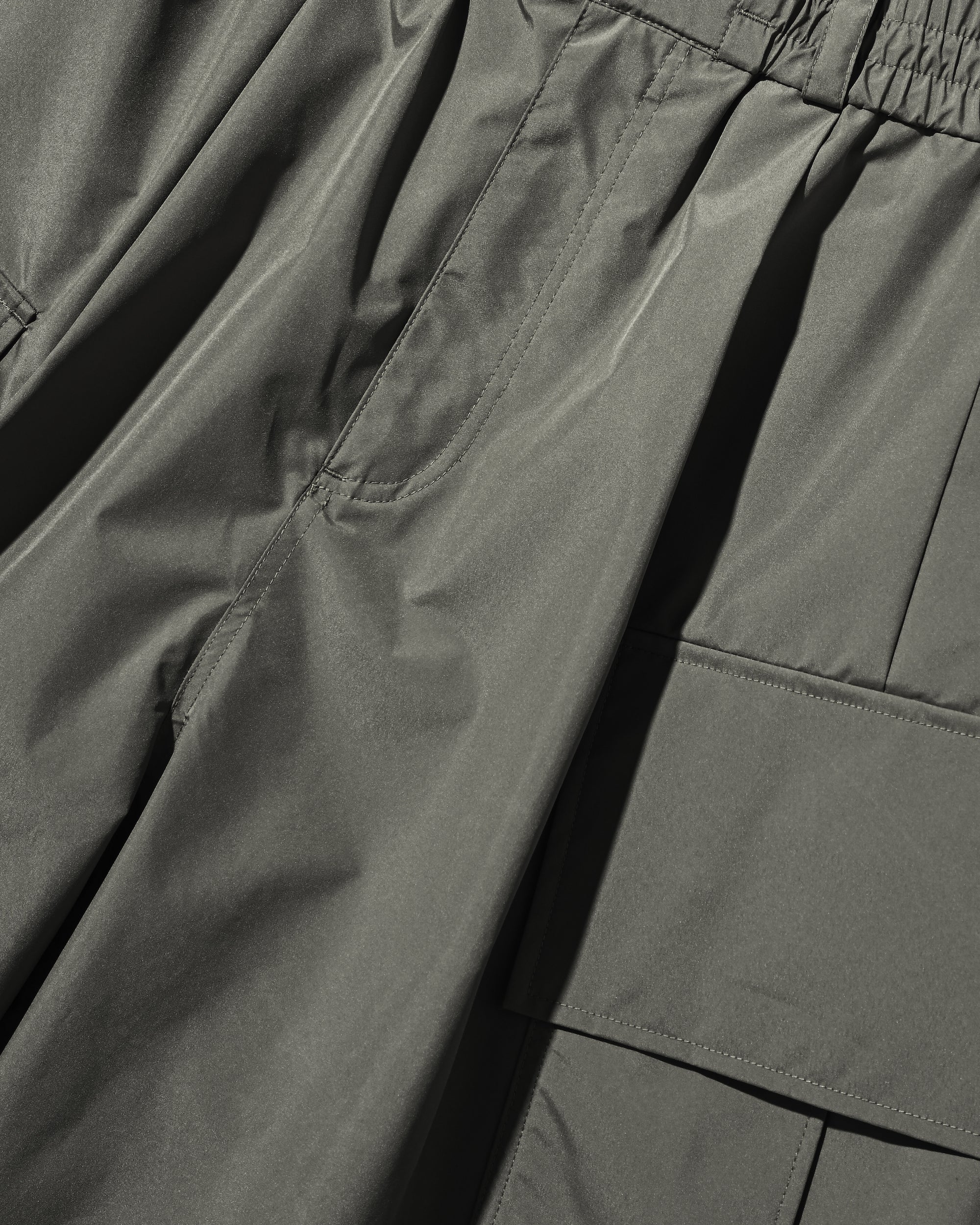 +PHENIX WINDSTOPPER® BY GORE-TEX LABS CITY MEGA POCKET BALLOON CARGO HALF PANTS (ASPHALT GRAY)