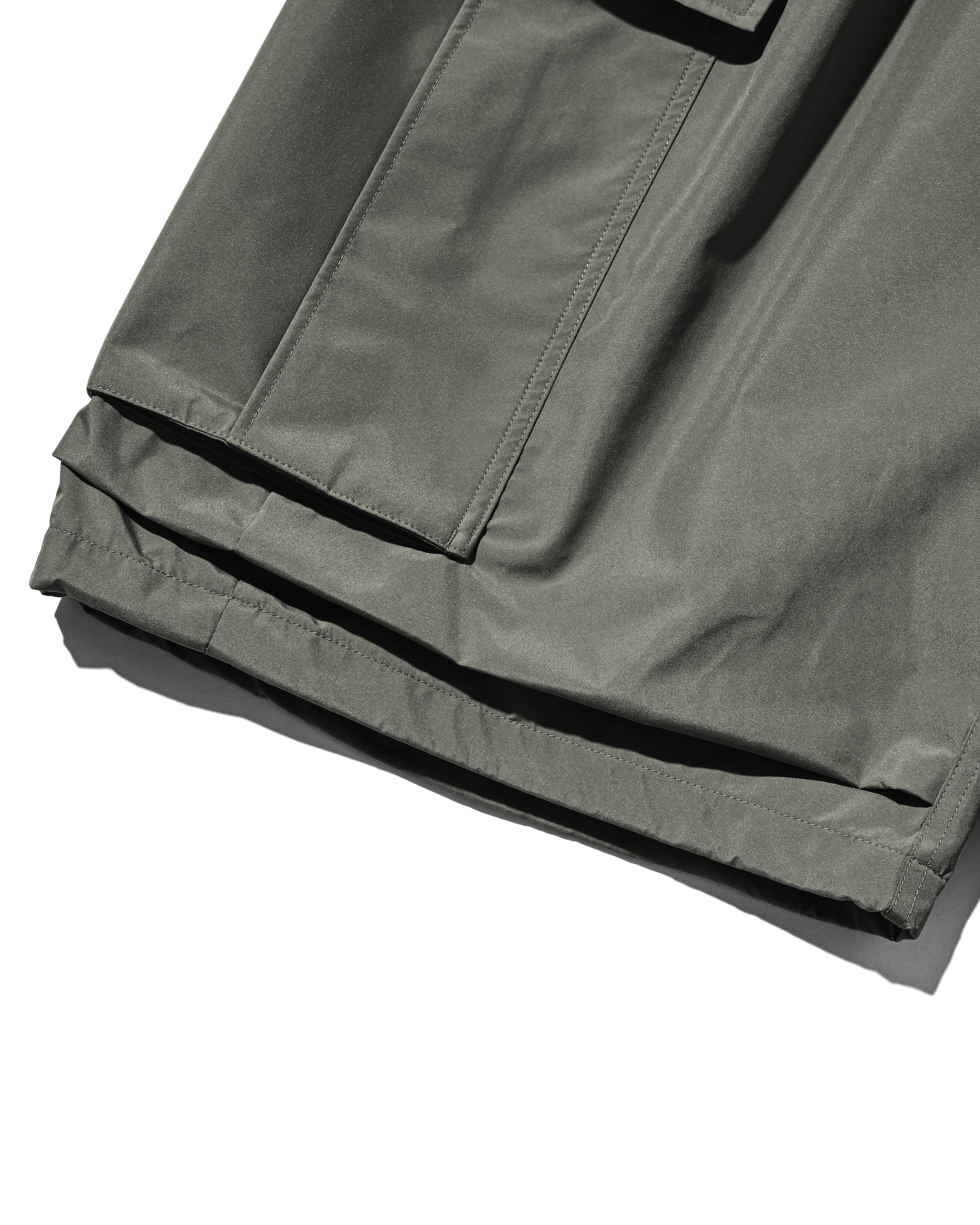 +PHENIX WINDSTOPPER® BY GORE-TEX LABS CITY MEGA POCKET BALLOON CARGO HALF PANTS (ASPHALT GRAY)