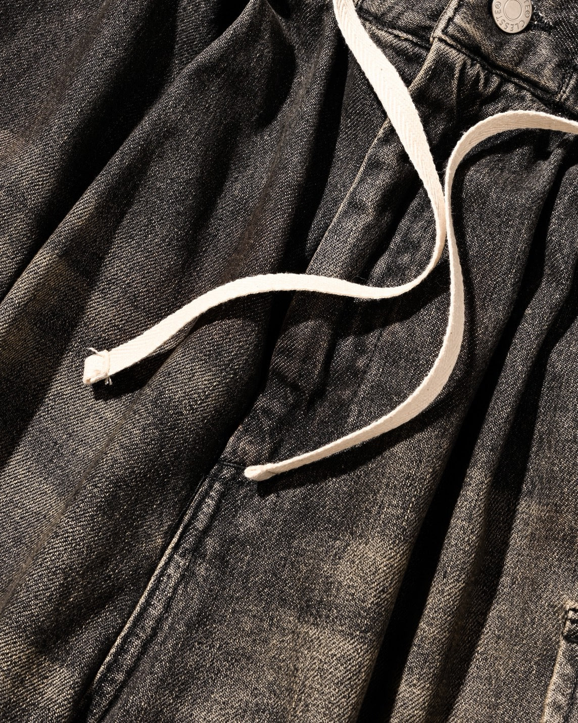 VINTAGE DYED SELVEDGE DENIM CITY MEGA POCKET BALLOON CARGO HALF PANTS (VINTAGE BLACK)