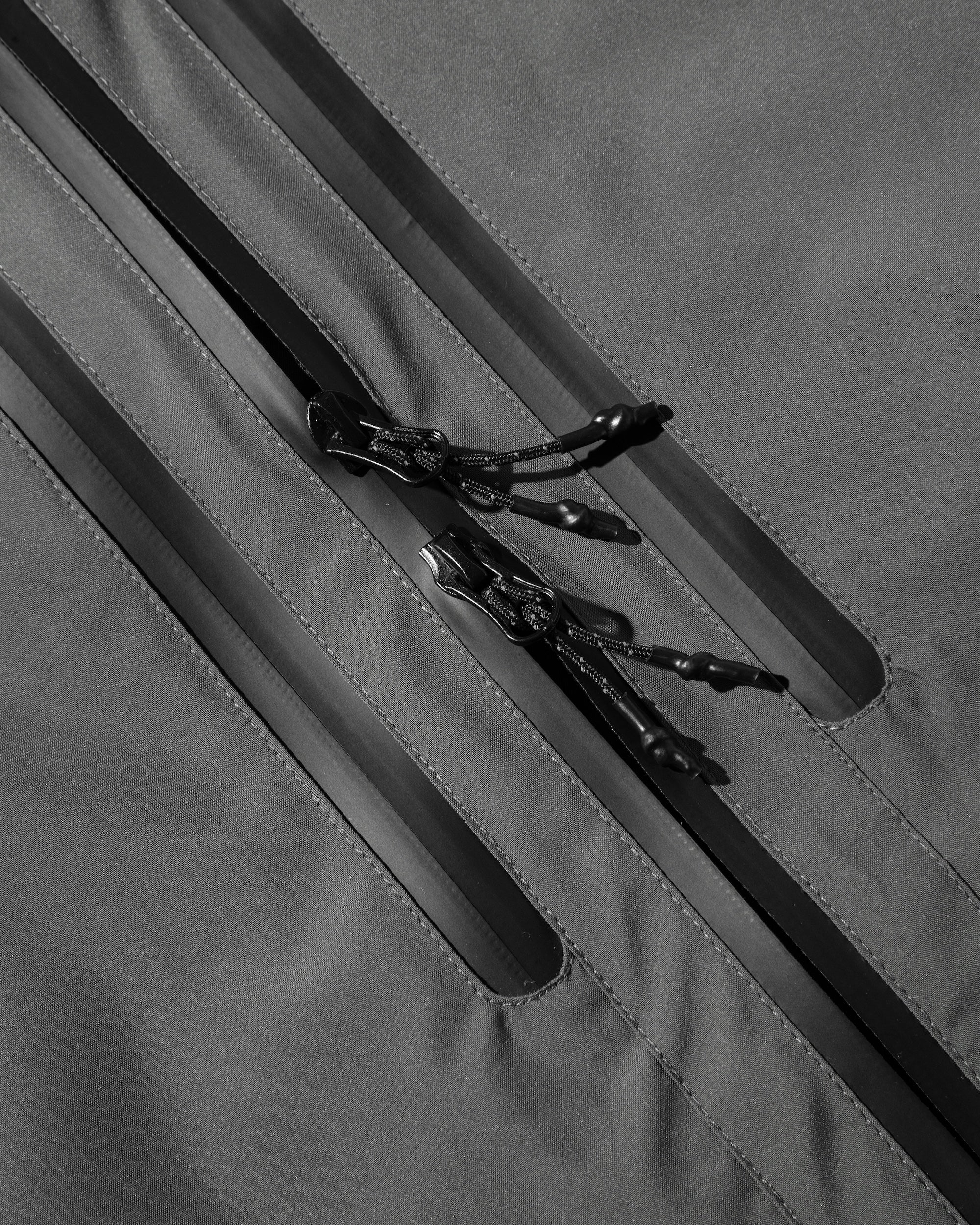 【9.3 WED 20:00- IN STOCK】+phenix WINDSTOPPER® by GORE-TEX LABS CITY MOUNTAIN PARKA (GRAPHAITE GRAY×BLACK)