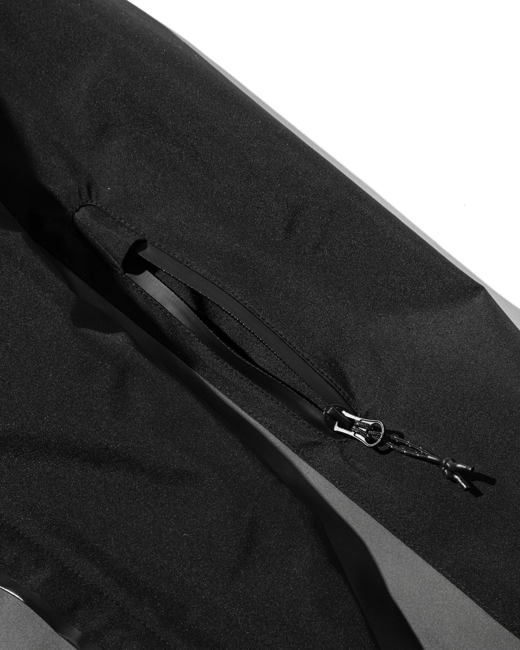 【9.3 WED 20:00- IN STOCK】+phenix WINDSTOPPER® by GORE-TEX LABS CITY MOUNTAIN PARKA (GRAPHAITE GRAY×BLACK)
