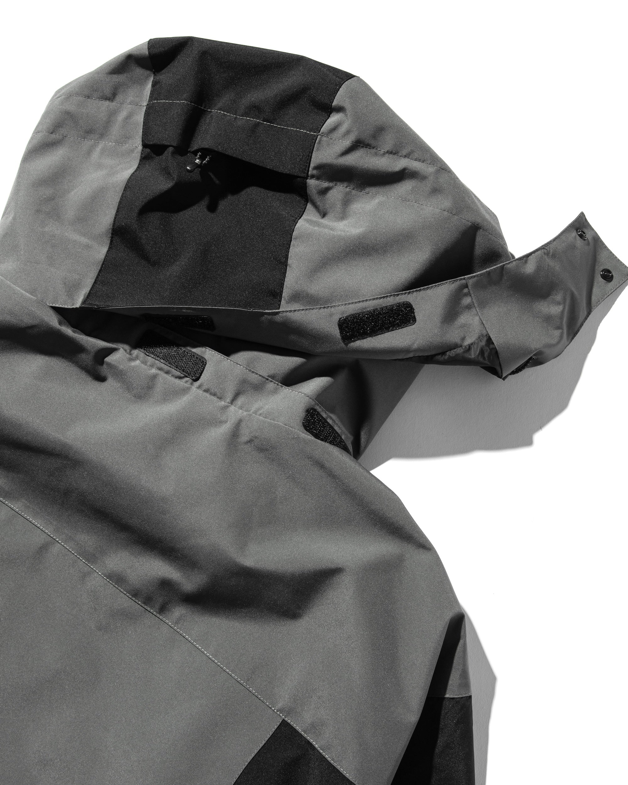 【9.3 WED 20:00- IN STOCK】+phenix WINDSTOPPER® by GORE-TEX LABS CITY MOUNTAIN PARKA (GRAPHAITE GRAY×BLACK)