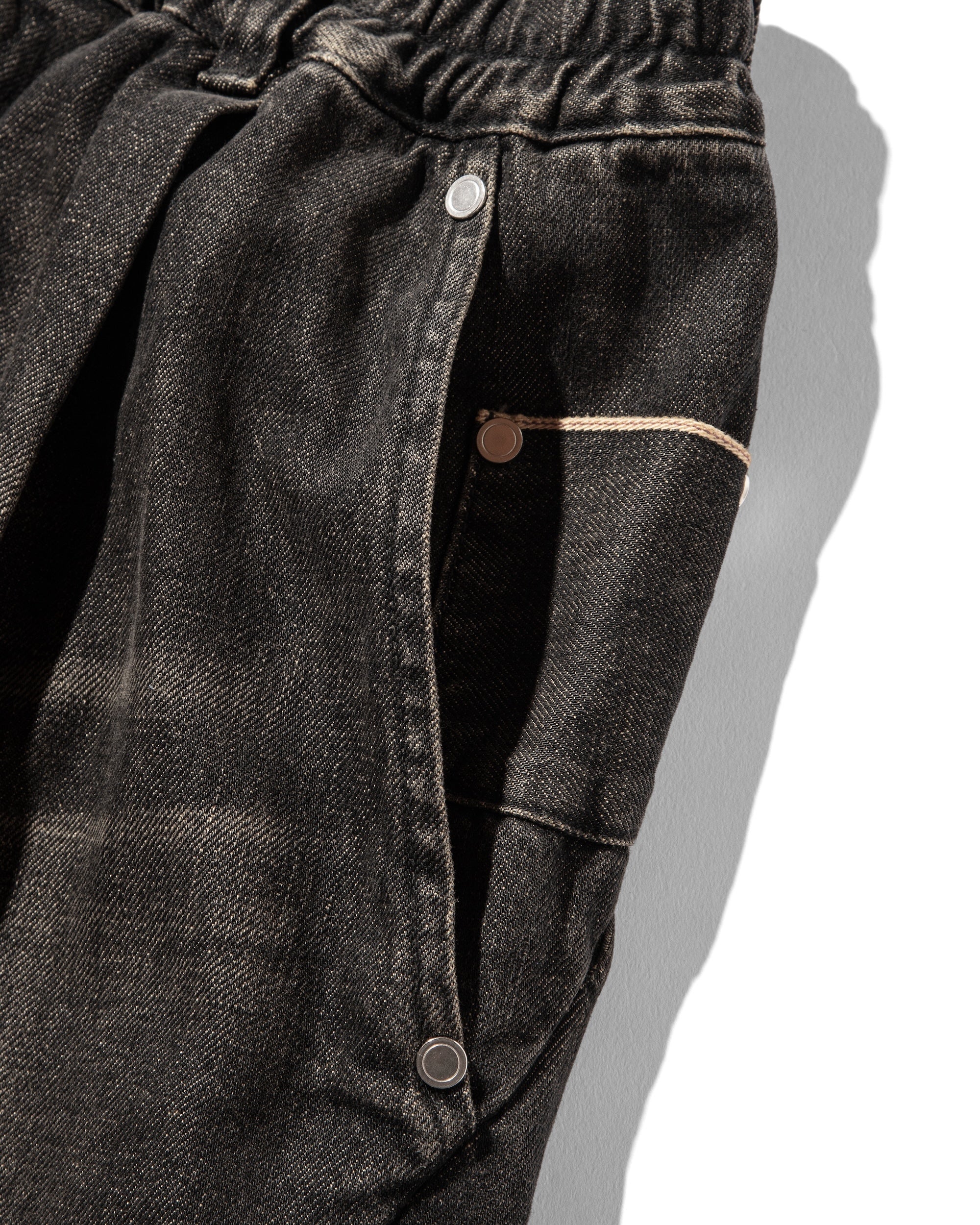 VINTAGE DYED SELVEDGE DENIM MASSIVE TWISTED PANTS (VINTAGE BLACK)