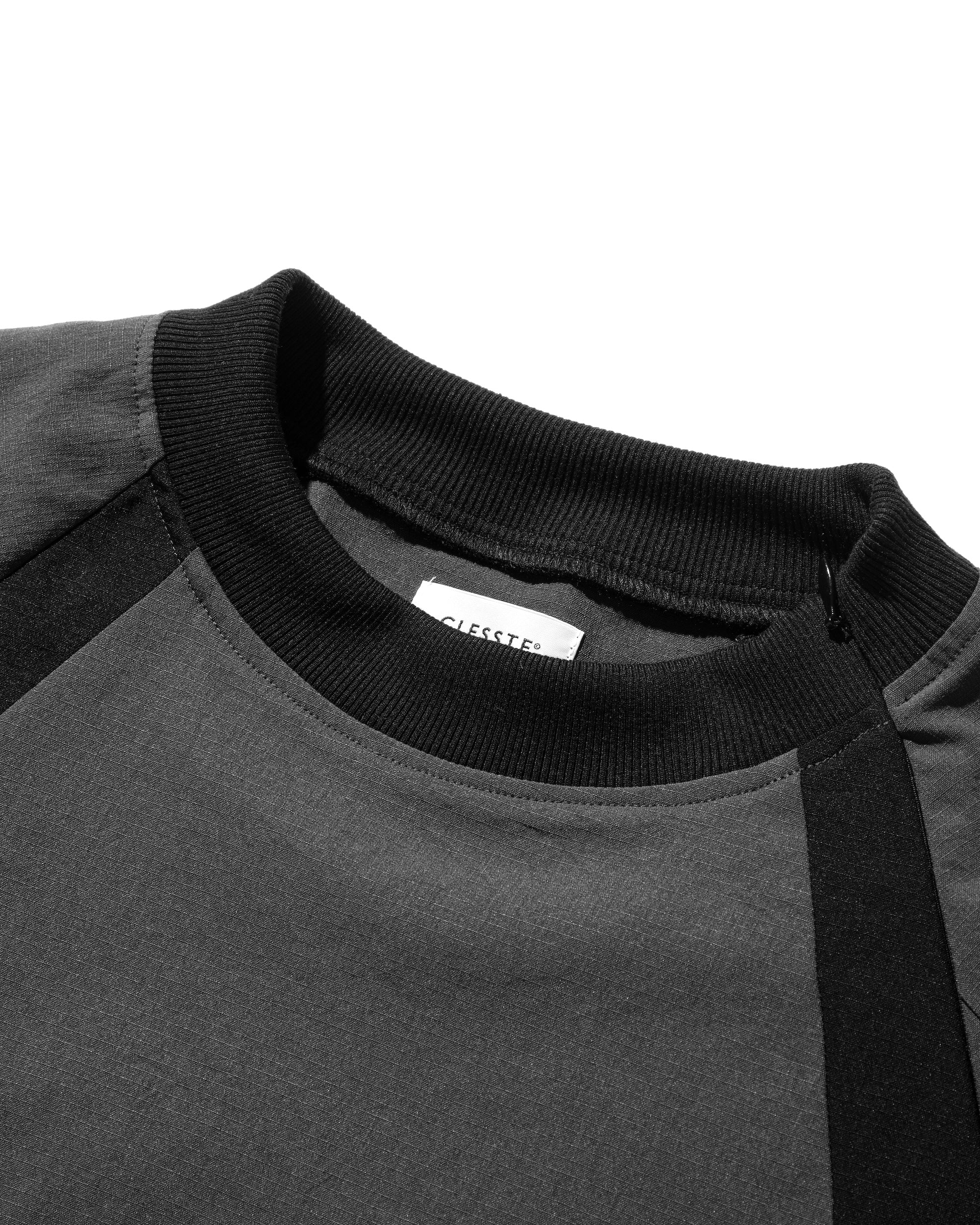 【5.3 SAT 20:00- IN STOCK】ACTIVE CITY PULLOVER (CHARCOAL×BLACK)