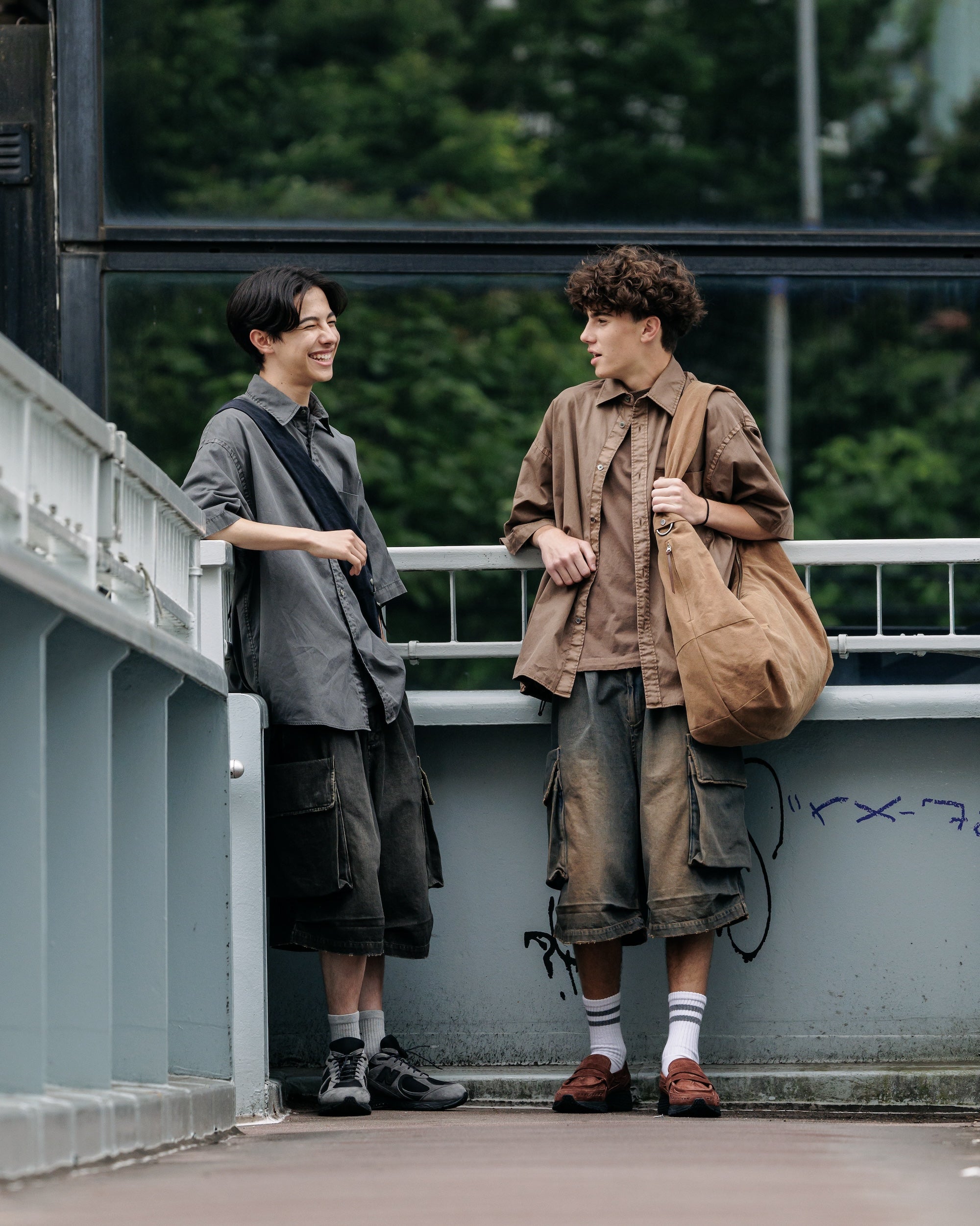 PIGMENT DYED OXFORD CITY S/S SHIRT (FADE BLACK)