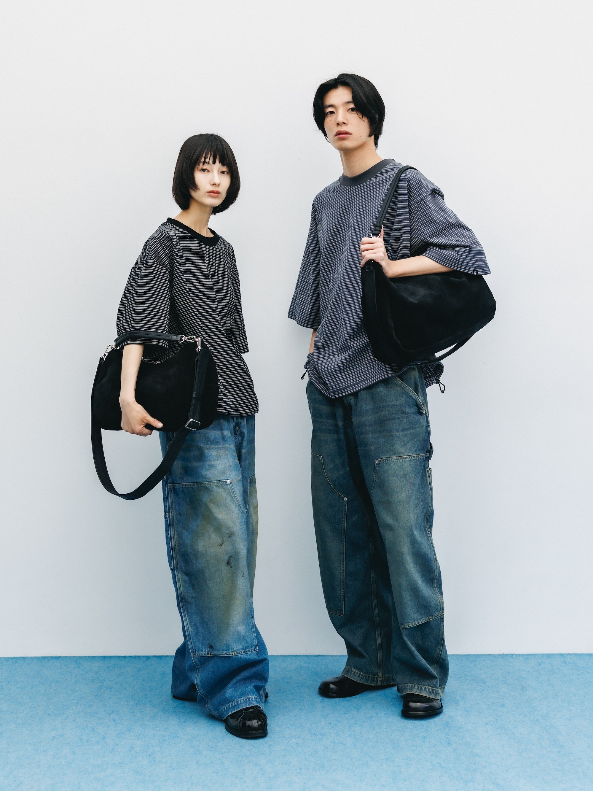 SUEDE DAYOFF BAG LARGE (BLACK)