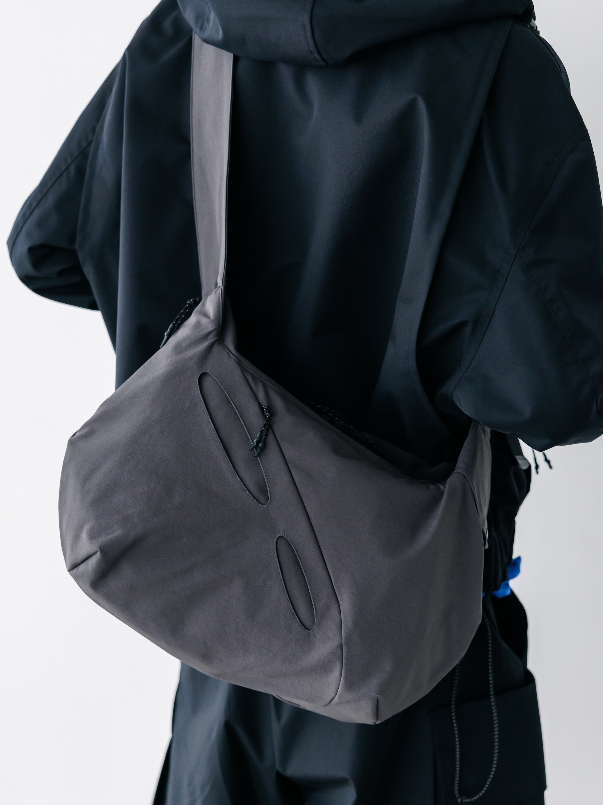 【8.26 WED 20:00- IN STOCK】 SOFT SHELL FUTURE BAG (GRAY)