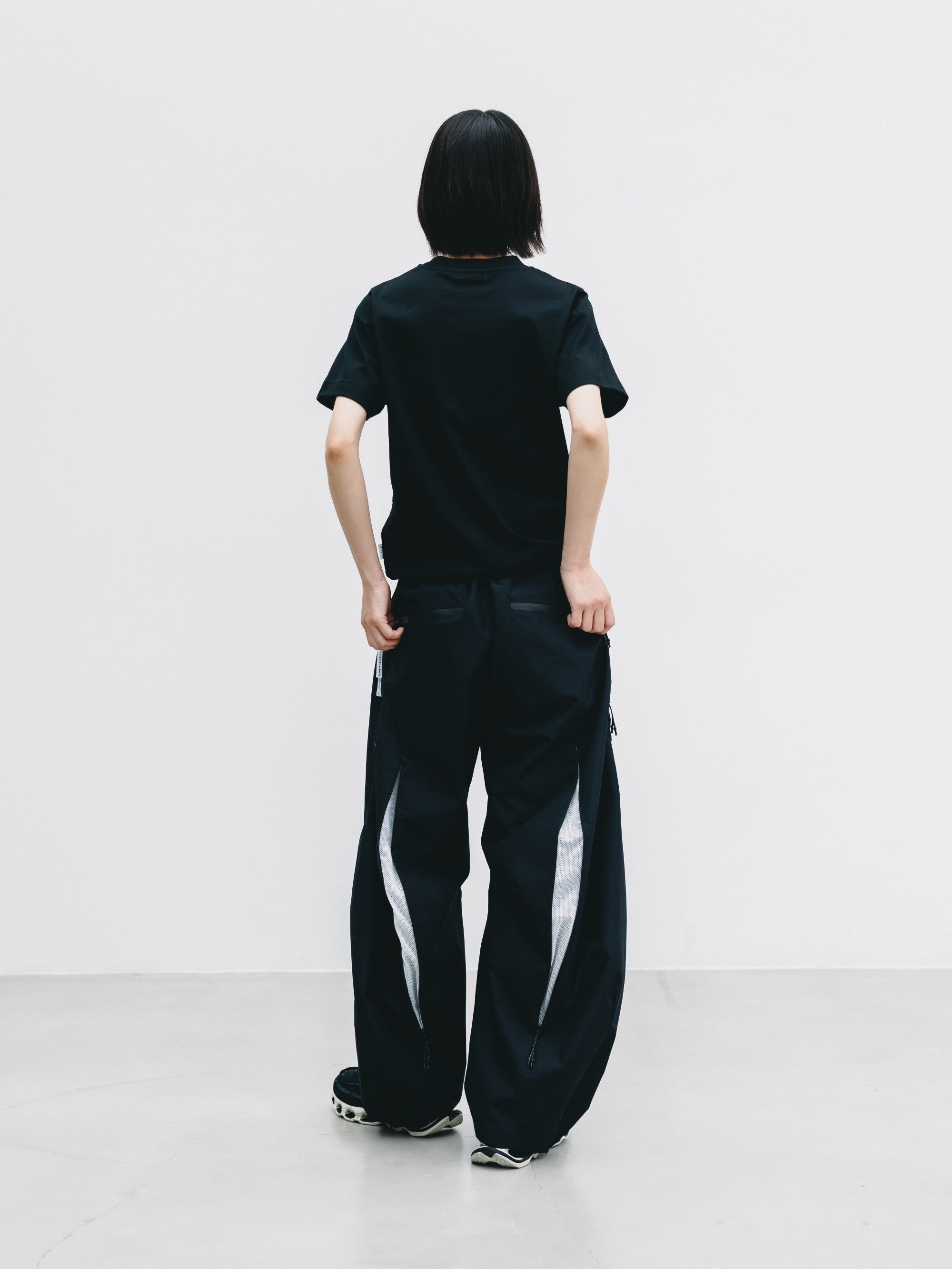 【9.2 WED 20:00- IN STOCK】+phenix WINDSTOPPER® by GORE-TEX LABS TWILL CITY BARREL LEG PANTS (BLACK×WHITE)