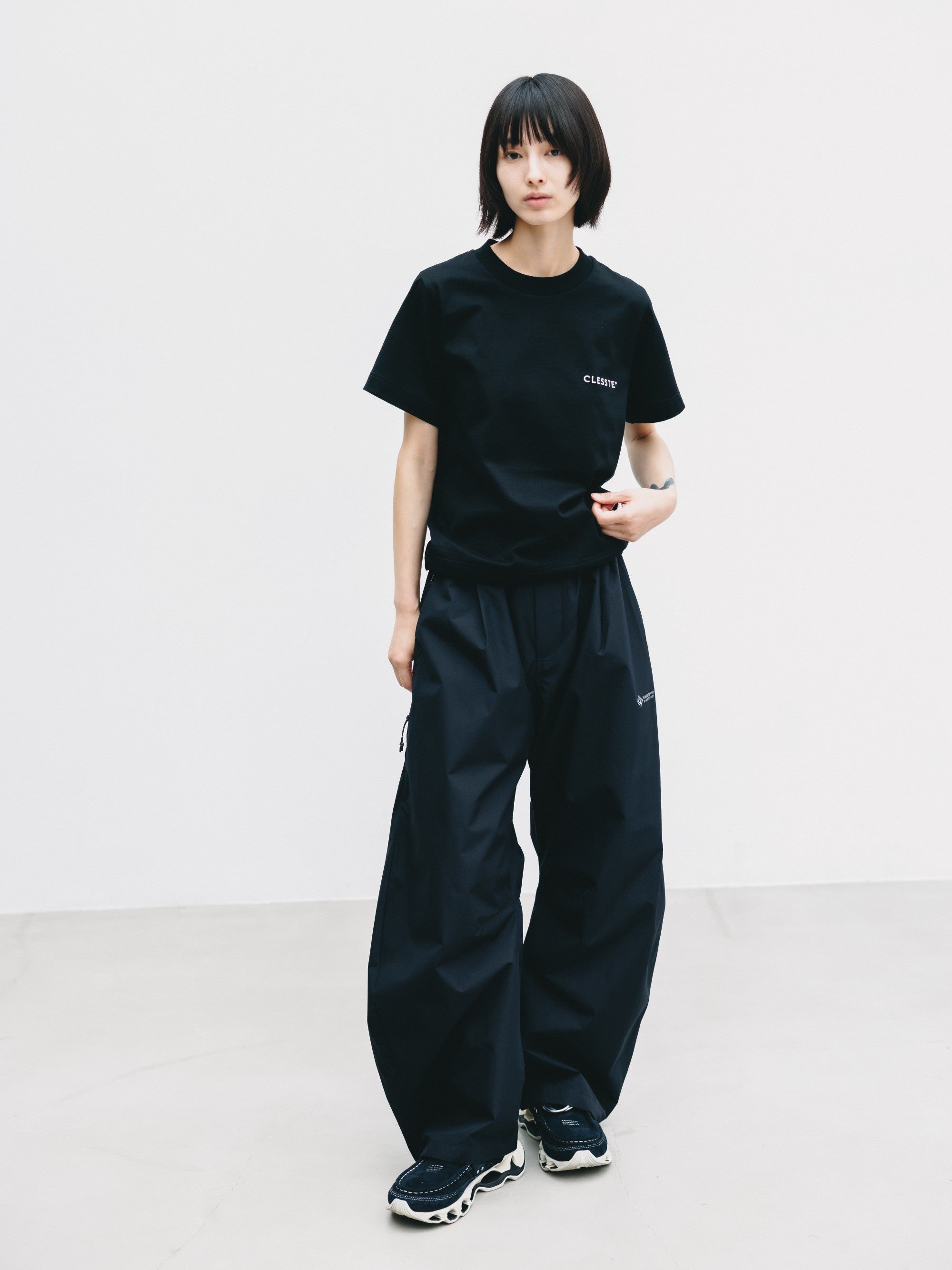 【9.2 WED 20:00- IN STOCK】+phenix WINDSTOPPER® by GORE-TEX LABS TWILL CITY BARREL LEG PANTS (BLACK×WHITE)
