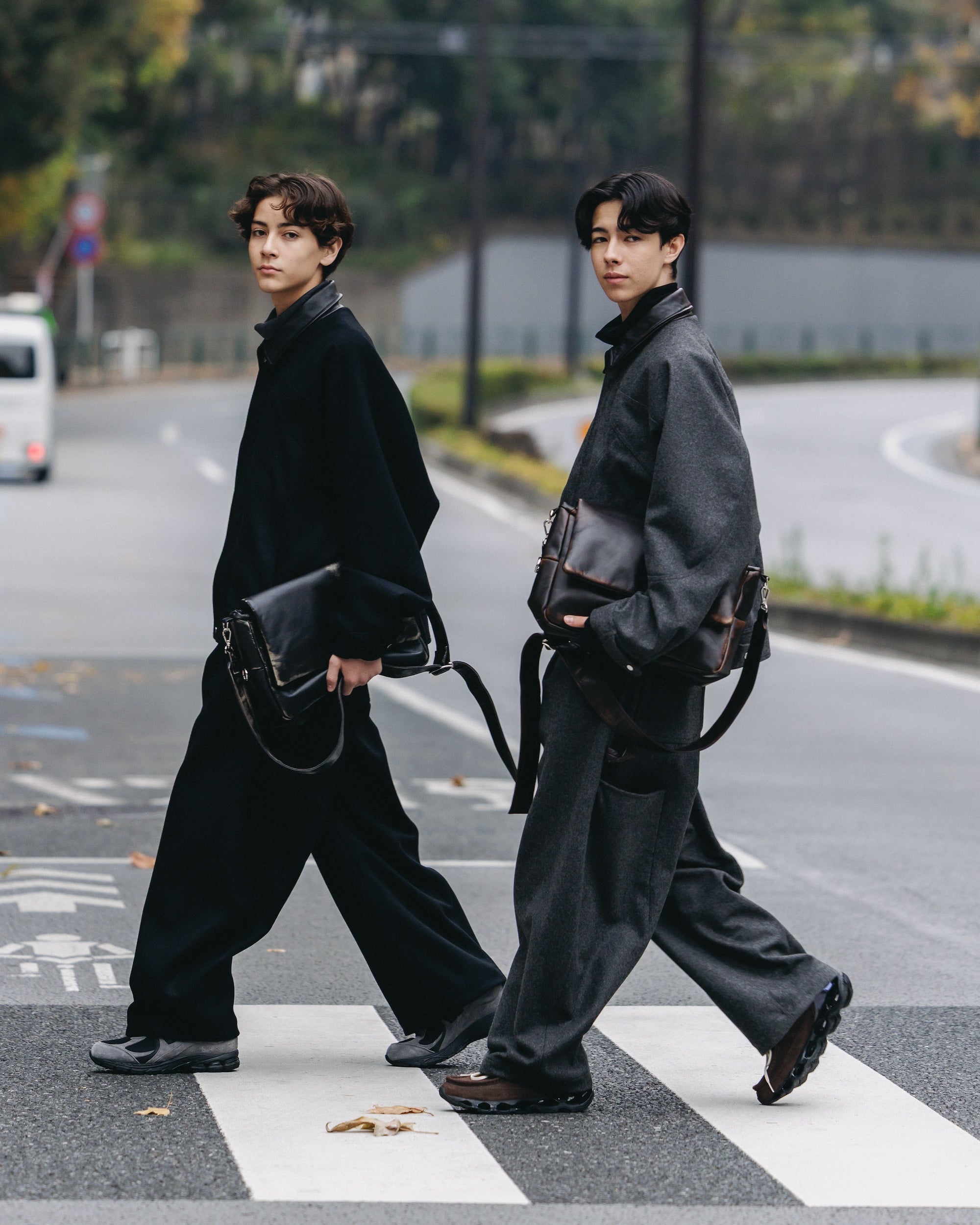 【12.10 WED 20:00- IN STOCK】VINTAGE LEATHER PADDED FLAP HOLIDAY BAG (BLACK)