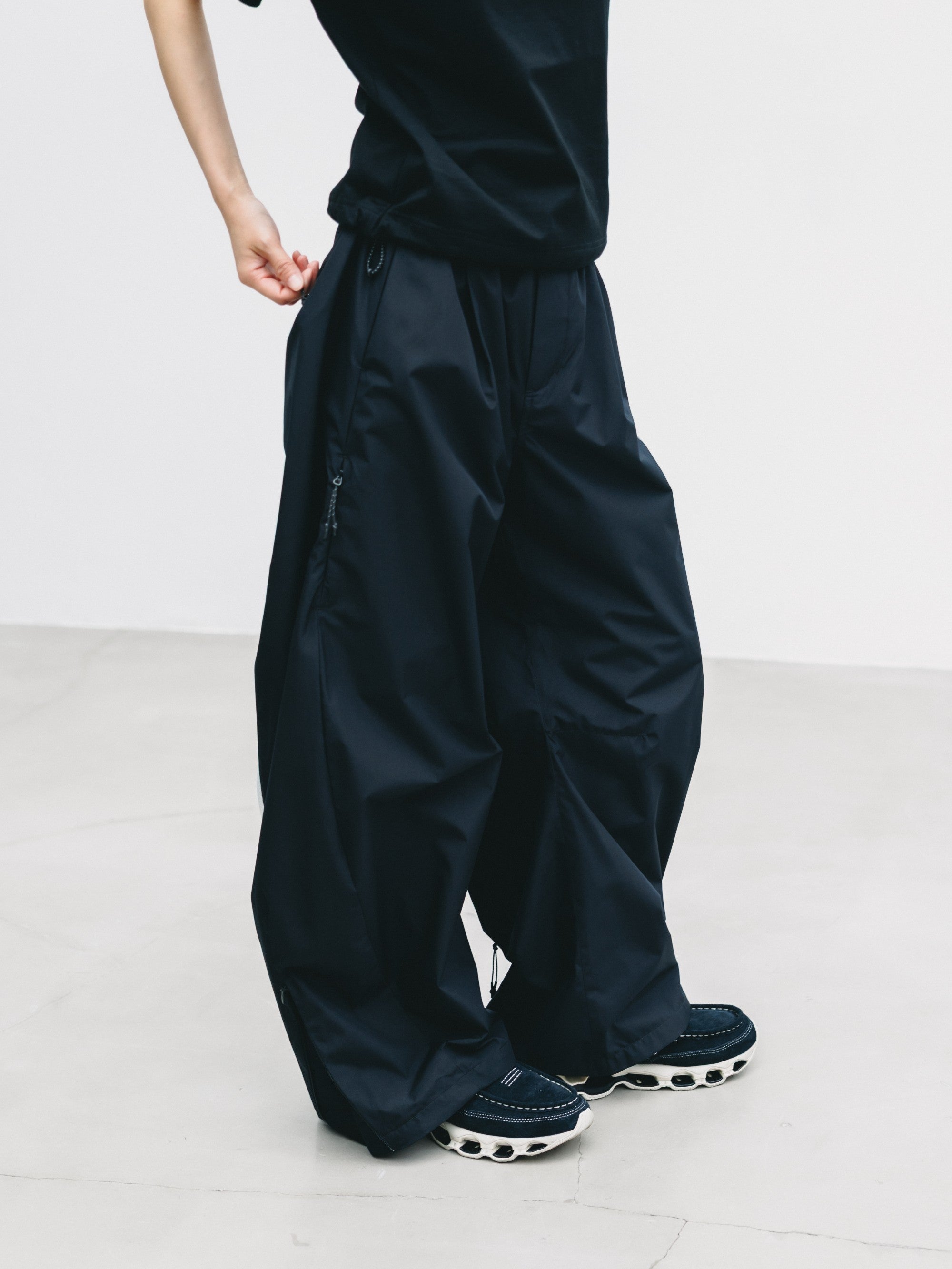 【9.2 WED 20:00- IN STOCK】+phenix WINDSTOPPER® by GORE-TEX LABS TWILL CITY BARREL LEG PANTS (BLACK×WHITE)