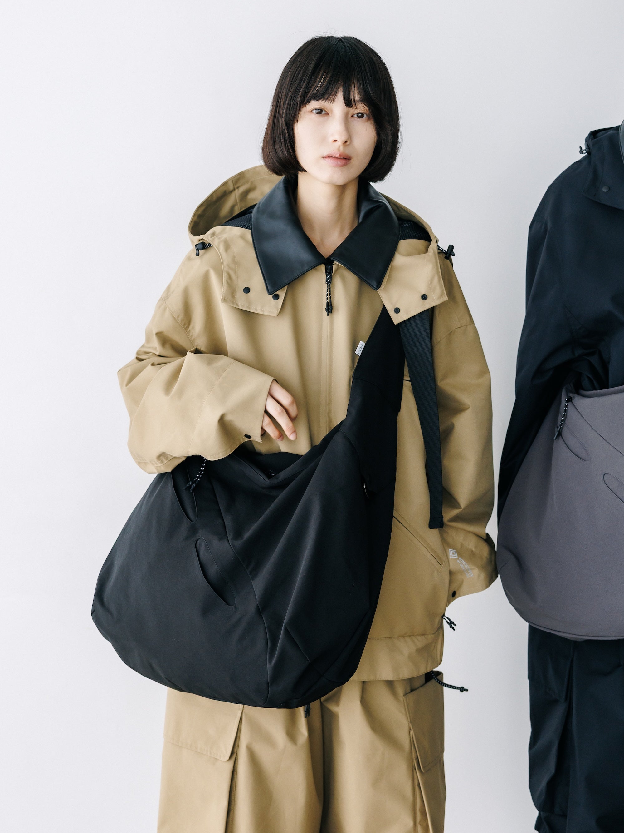 【8.26 WED 20:00- IN STOCK】 SOFT SHELL FUTURE BAG LARGE (BLACK)