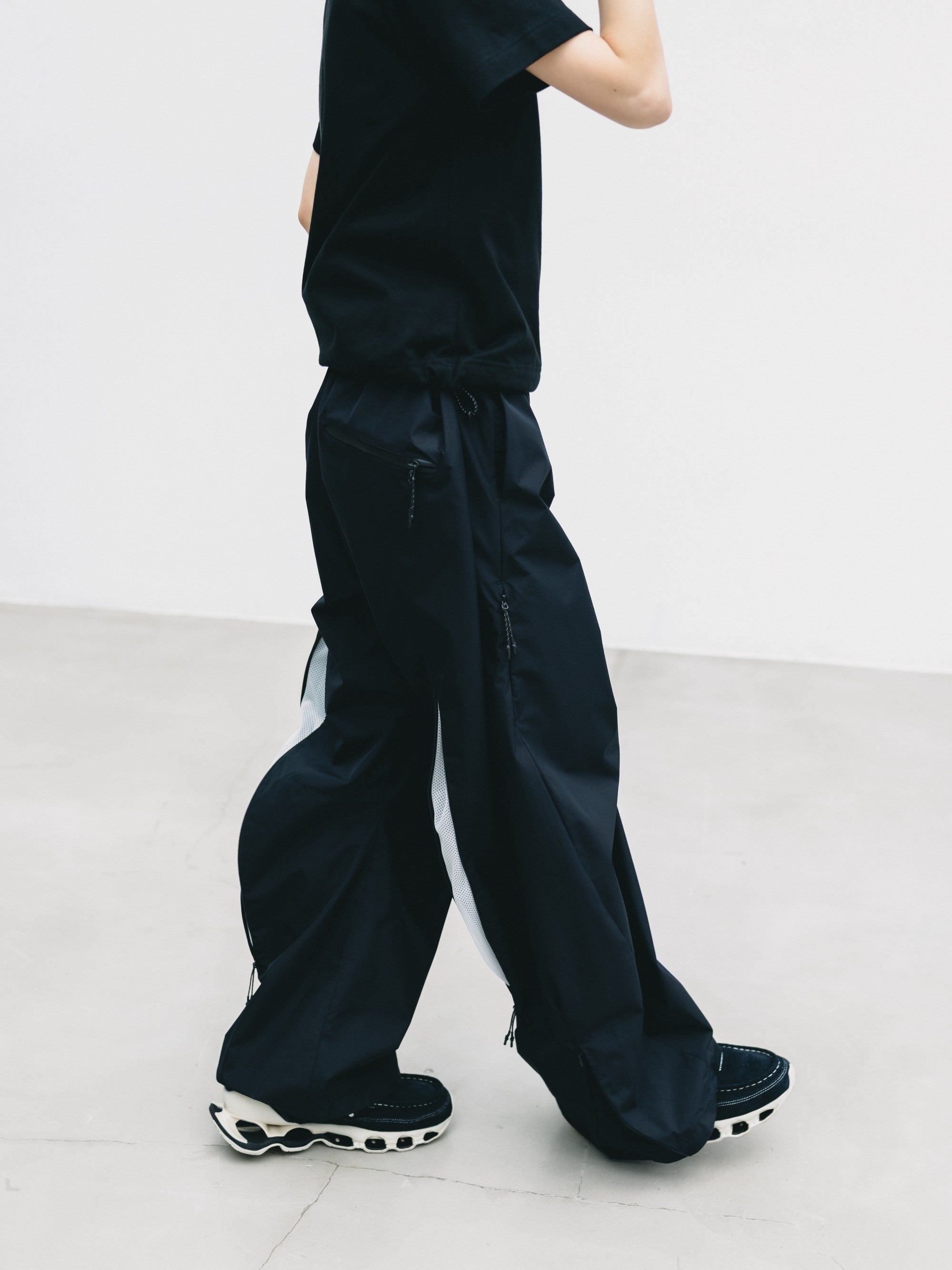 【9.2 WED 20:00- IN STOCK】+phenix WINDSTOPPER® by GORE-TEX LABS TWILL CITY BARREL LEG PANTS (BLACK×WHITE)