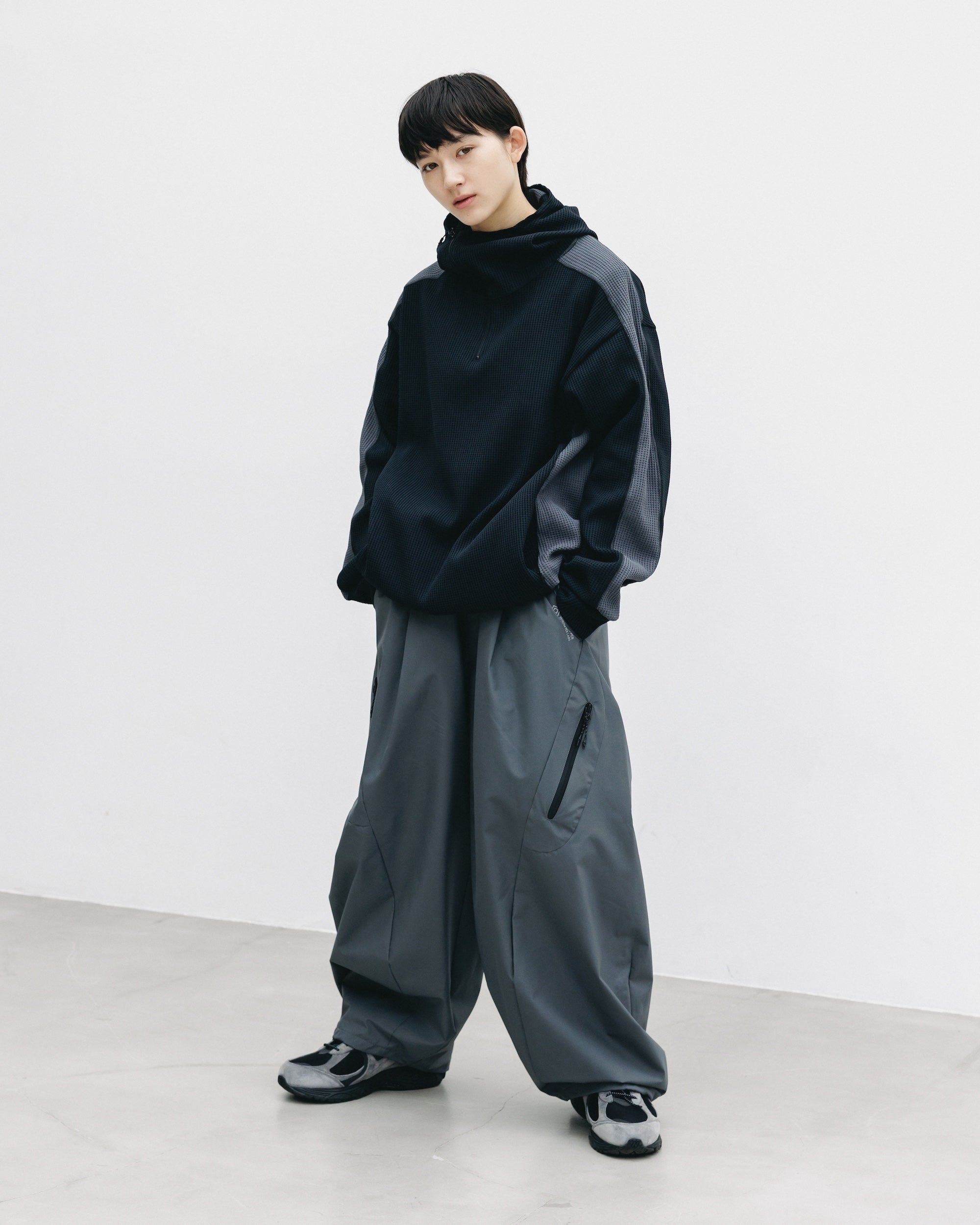 CITY LIGHT THERMAL HALF ZIP HOODIE (BLACK×GRAY)