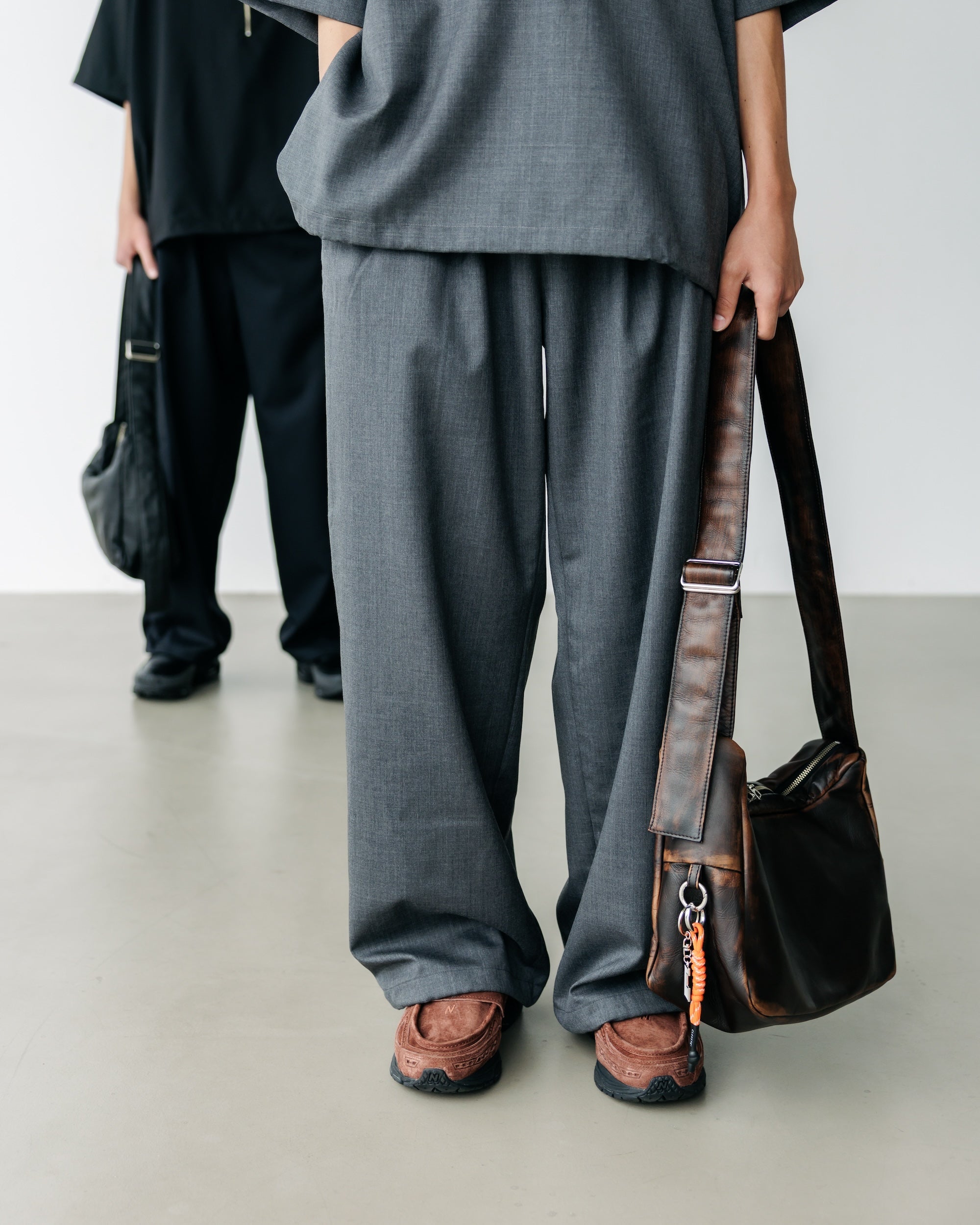 WOOL GABARDINE CITY UNIFORM WIDE STRAIGHT PANTS (GRAY)