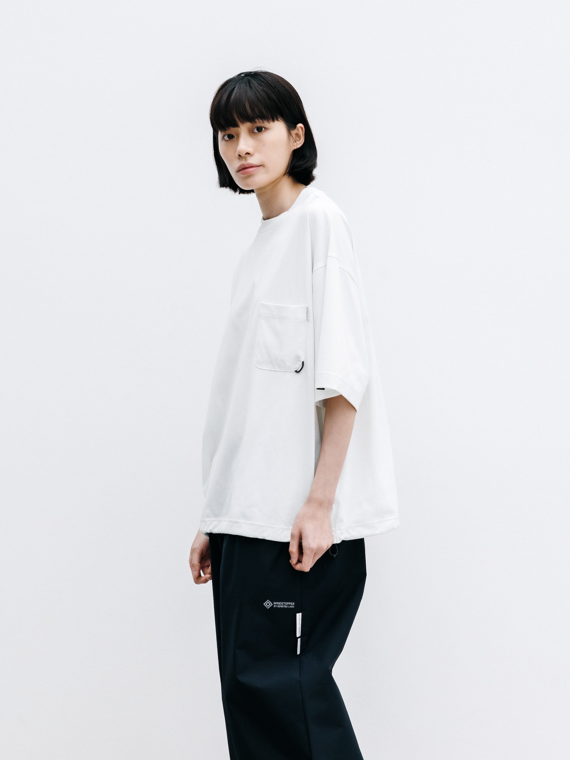 【7.22 WED 20:00- IN STOCK】TECH POCKET S/S T-SHIRT (WHITE)