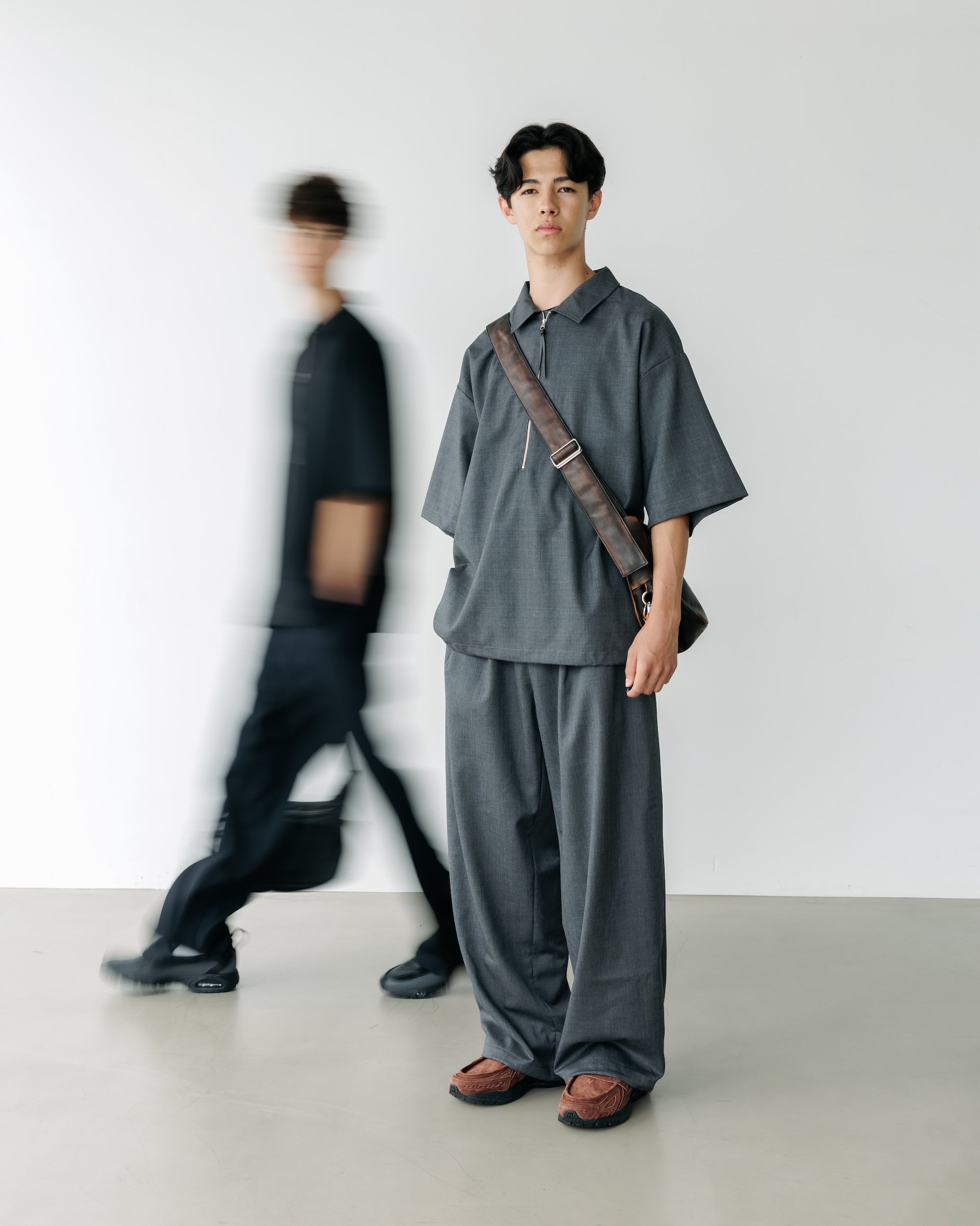 WOOL GABARDINE CITY UNIFORM WIDE STRAIGHT PANTS (GRAY)