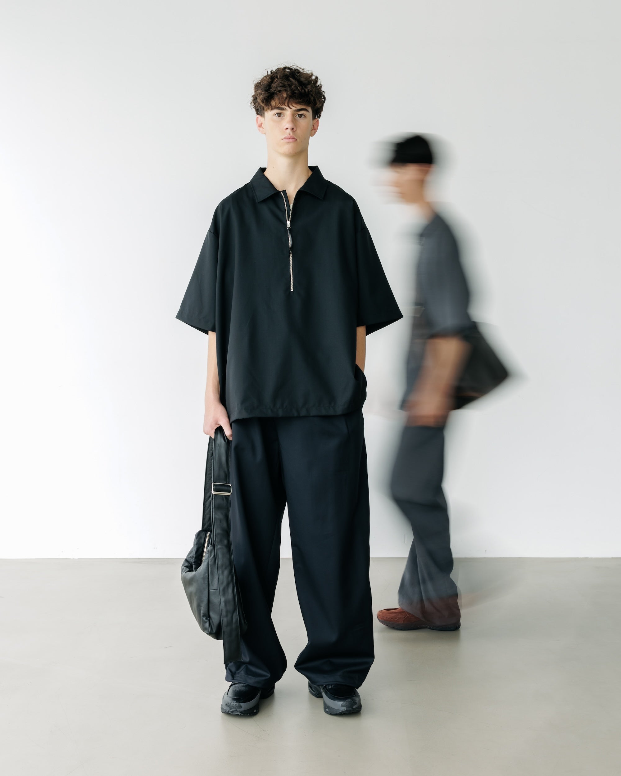 WOOL GABARDINE CITY UNIFORM WIDE STRAIGHT PANTS (BLACK)