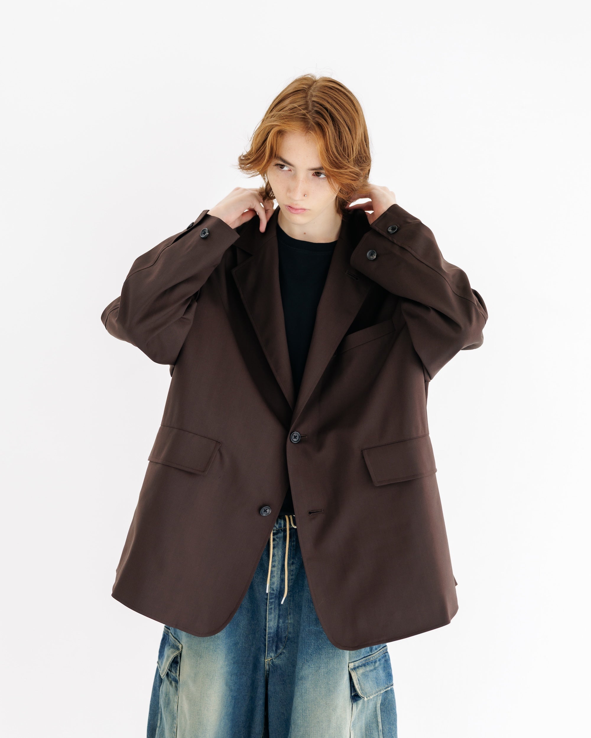 【9.6 SAT 20:00- IN STOCK】WOOL GABARDINE CITY UNIFORM TAILORED JACKET (BROWN)