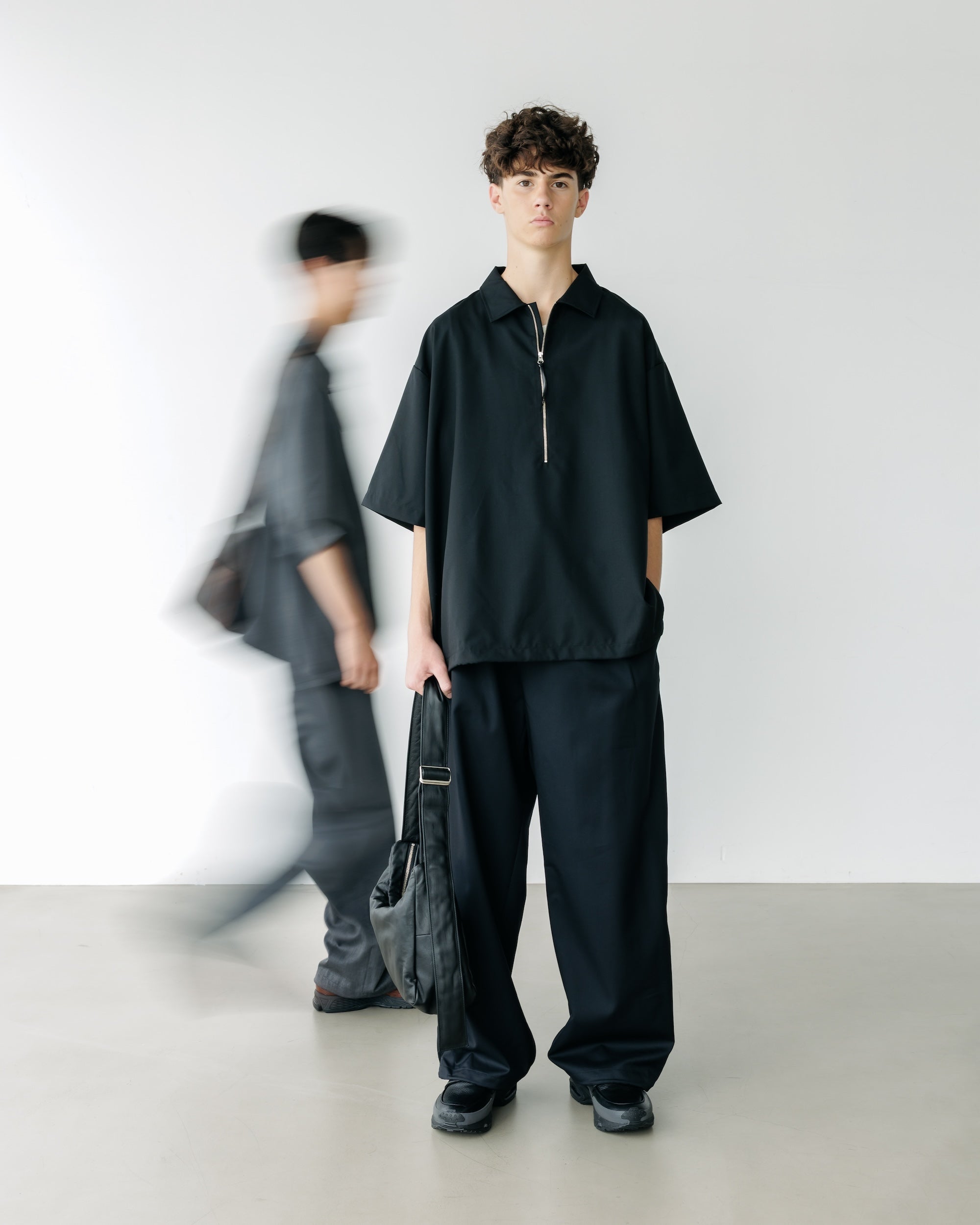 WOOL GABARDINE CITY UNIFORM WIDE STRAIGHT PANTS (BLACK)