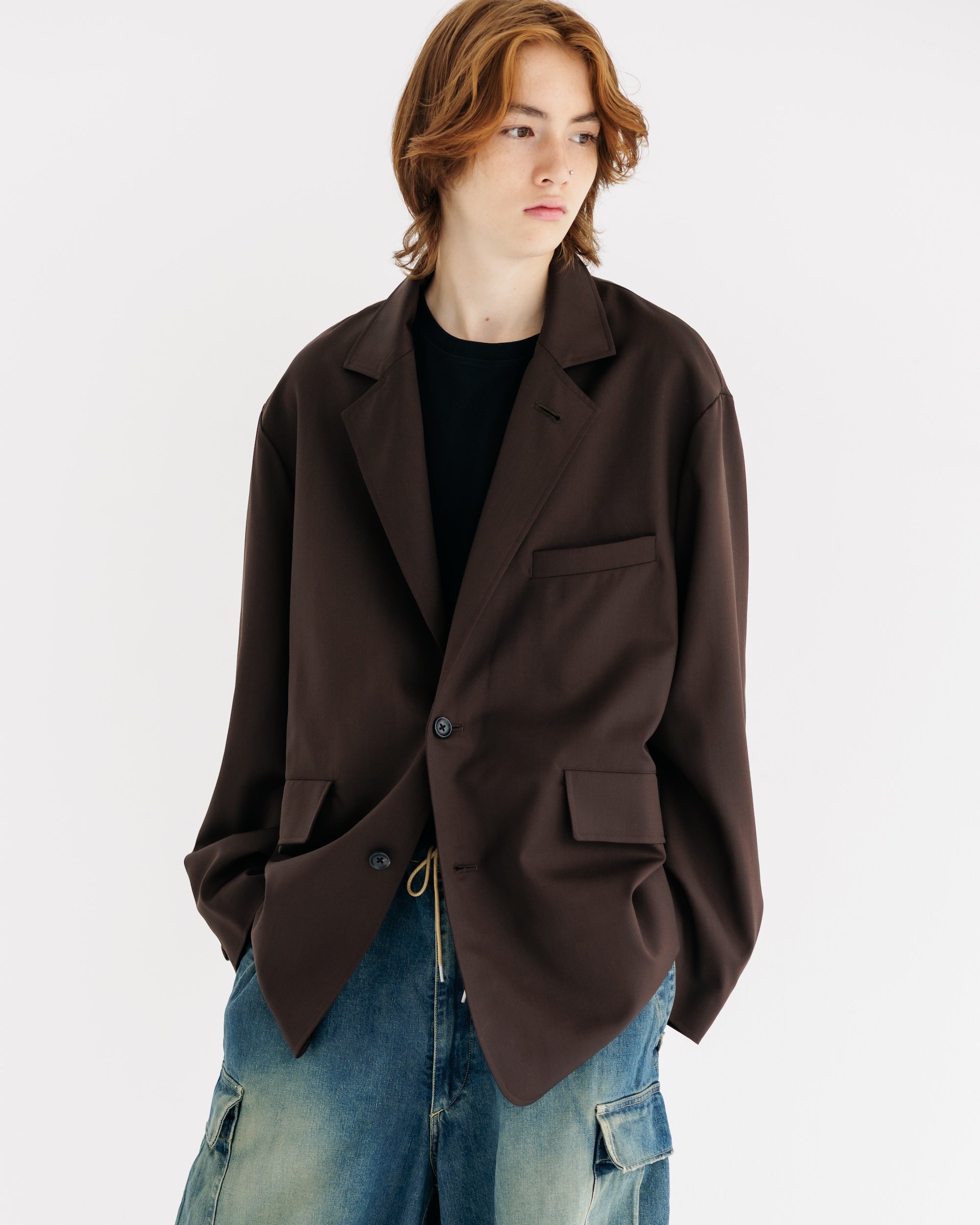 【9.6 SAT 20:00- IN STOCK】WOOL GABARDINE CITY UNIFORM TAILORED JACKET (BROWN)