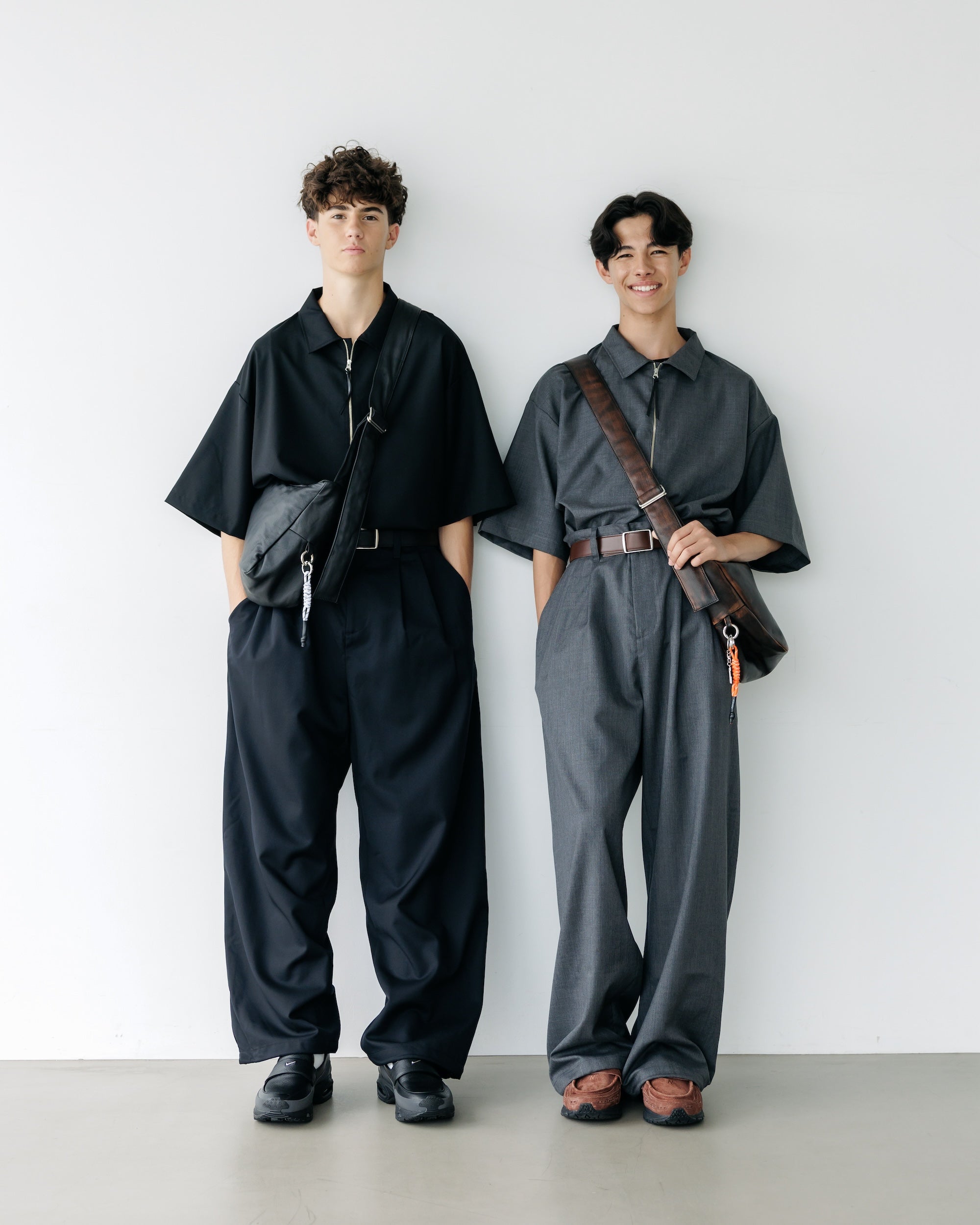 WOOL GABARDINE CITY UNIFORM WIDE STRAIGHT PANTS (GRAY)