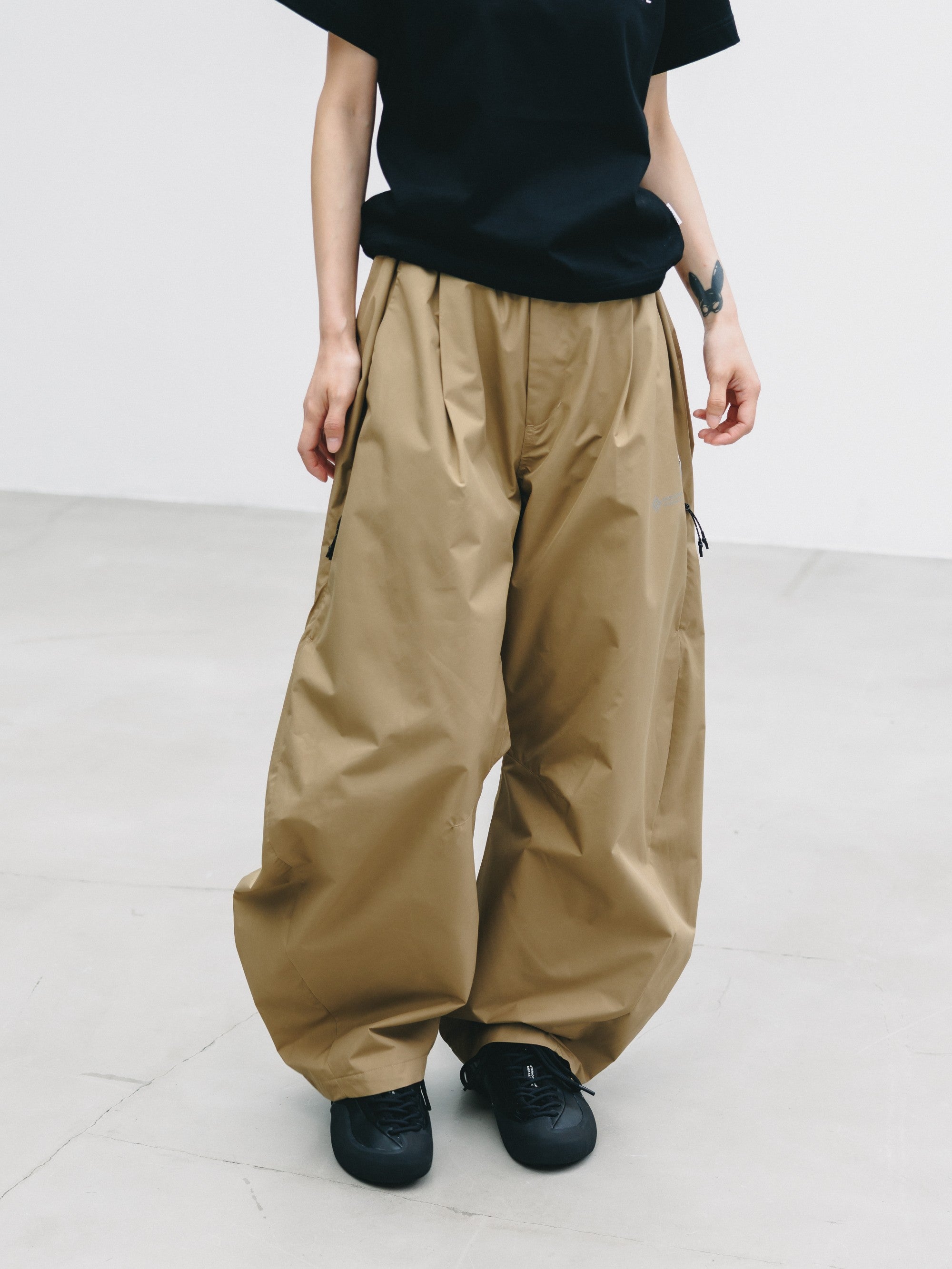 【9.2 WED 20:00- IN STOCK】+phenix WINDSTOPPER® by GORE-TEX LABS TWILL CITY BARREL LEG PANTS (CAMEL BEIGE)