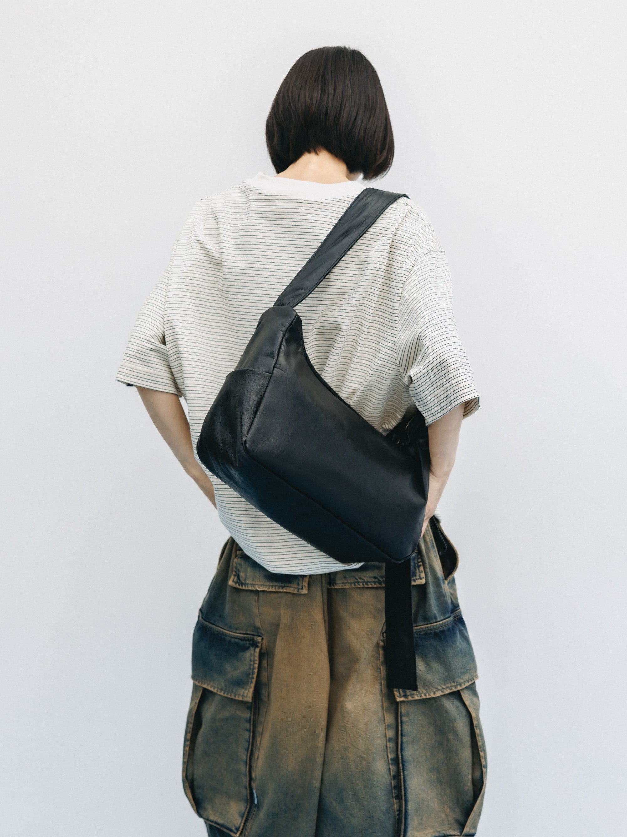 【8.5 WED 20:00- IN STOCK】LEATHER HOLIDAY BAG (BLACK)