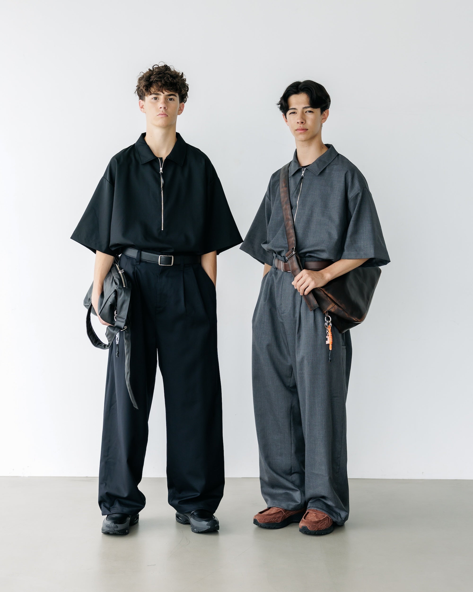 WOOL GABARDINE CITY UNIFORM WIDE STRAIGHT PANTS (GRAY)