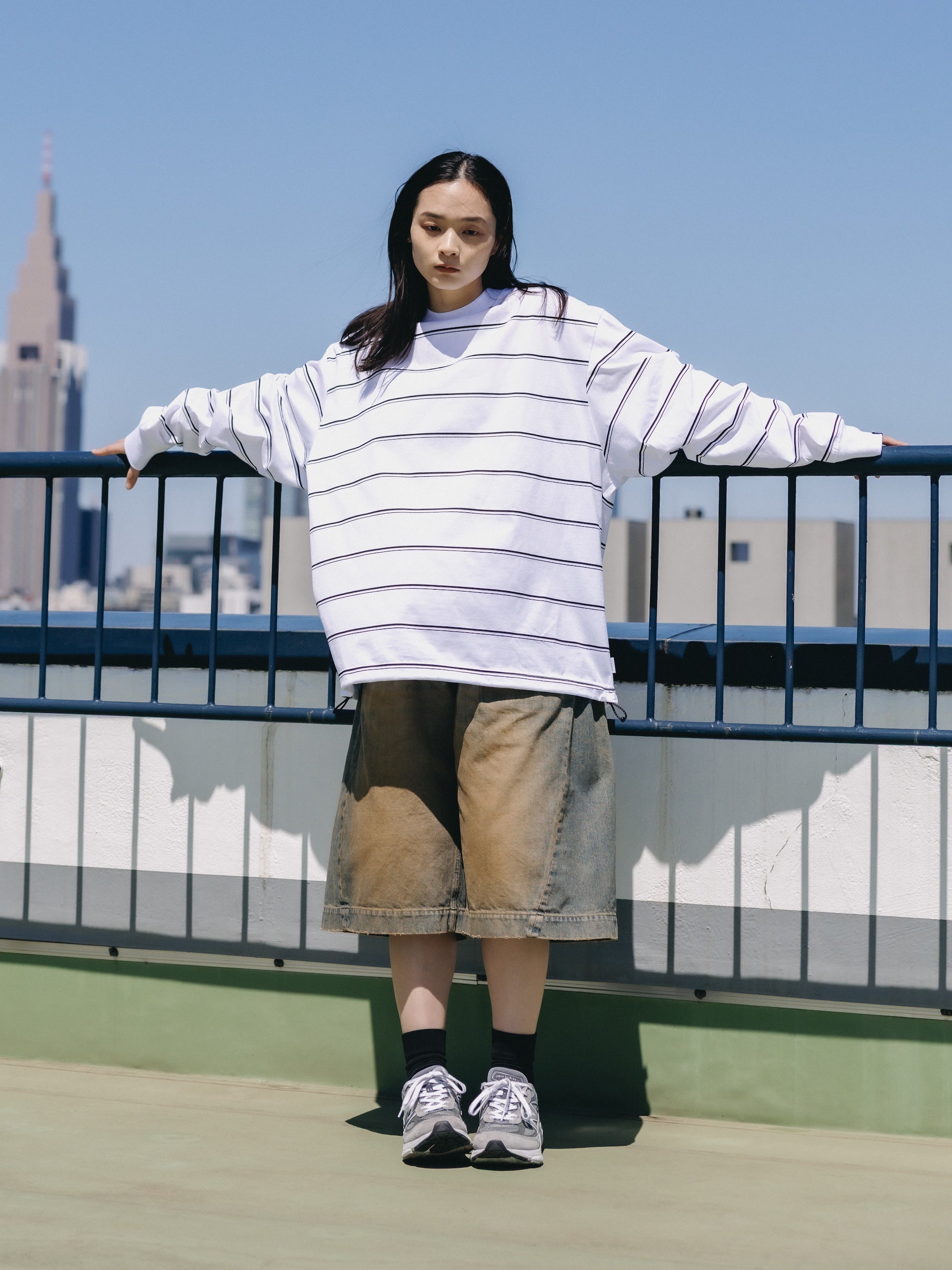 THICK THIN STRIPE L/S T-SHIRT WITH DRAWSTRINGS (WHITE))