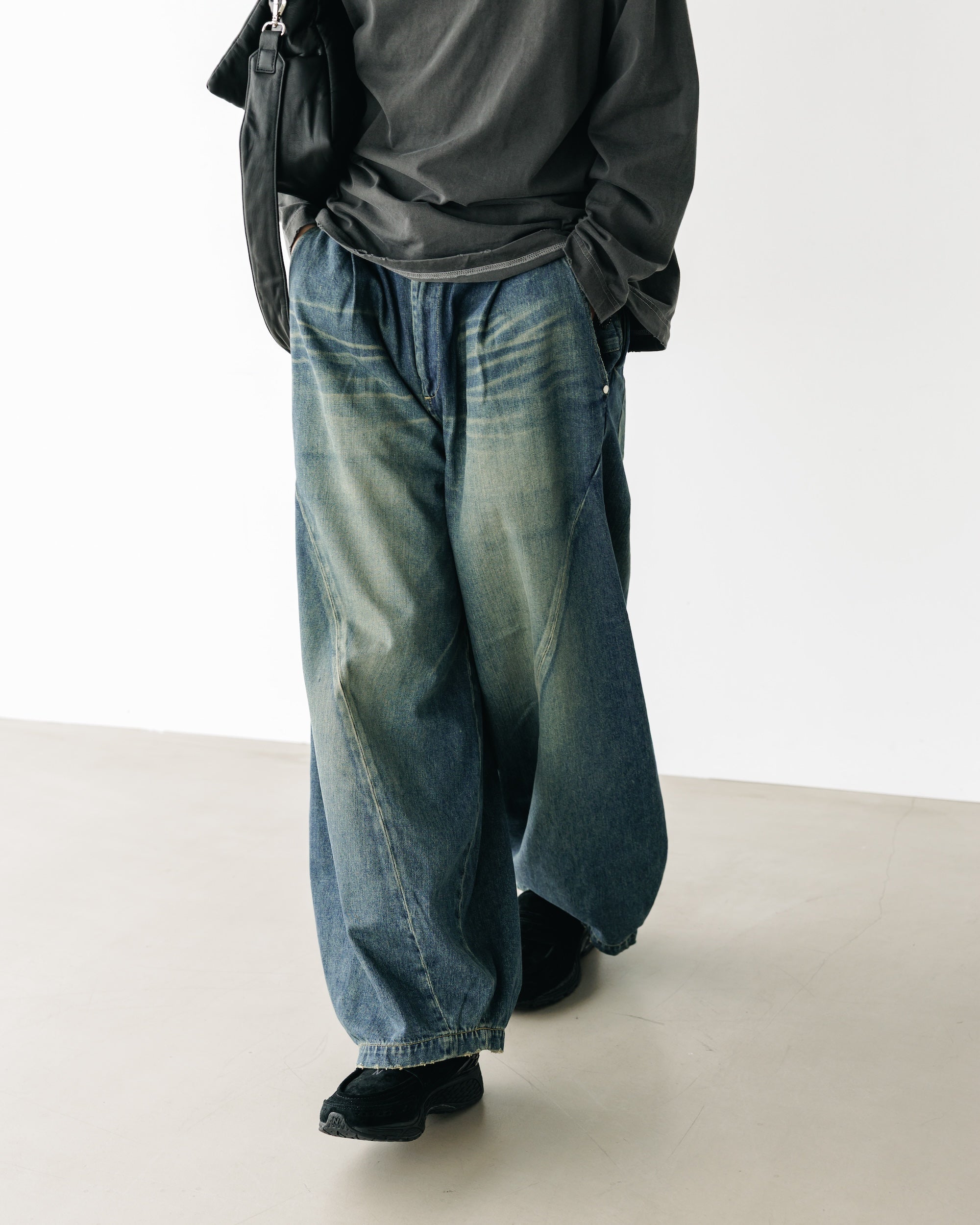 VINTAGE DYED SELVEDGE DENIM MASSIVE TWISTED PANTS (VINTAGE INDIGO)