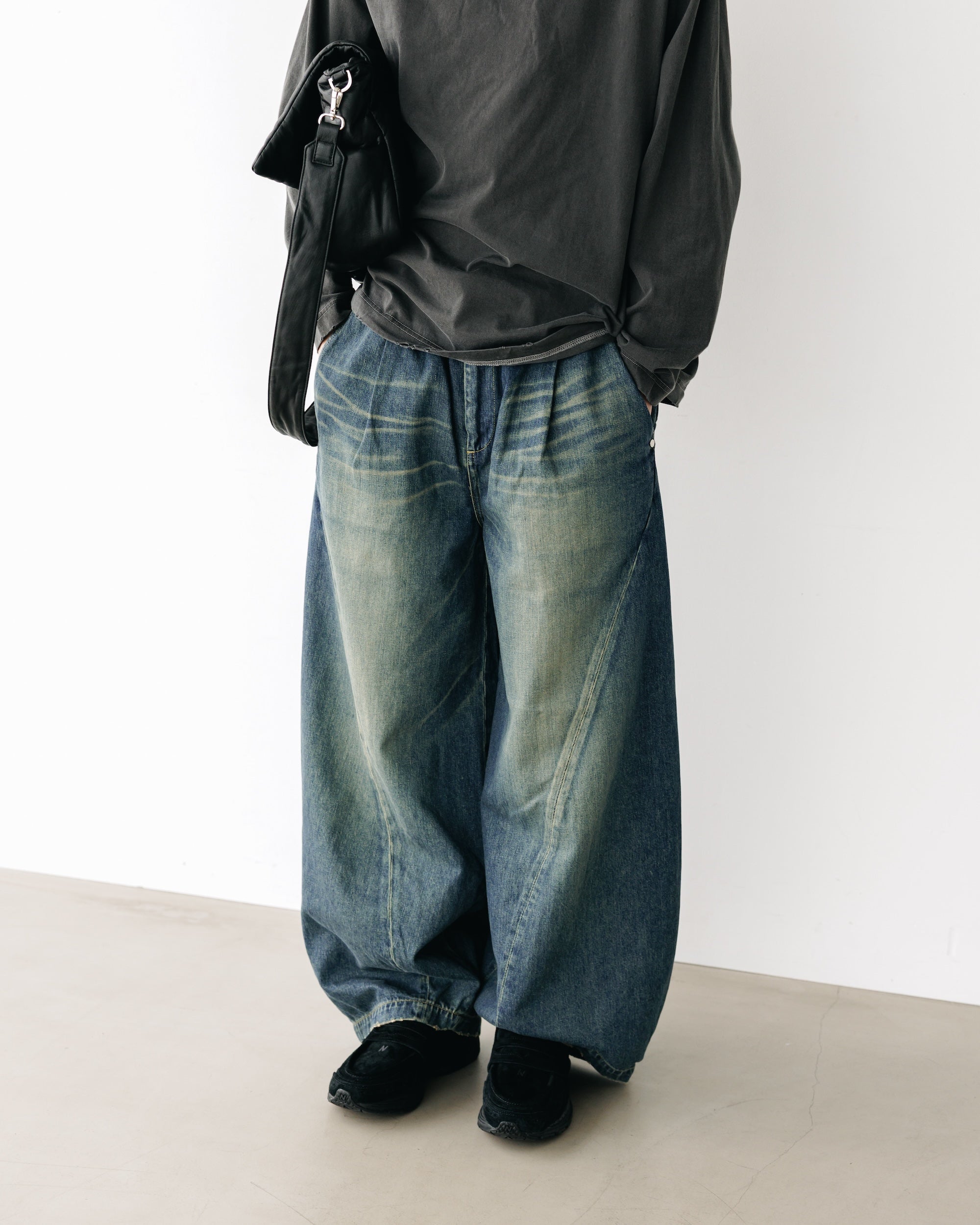 VINTAGE DYED SELVEDGE DENIM MASSIVE TWISTED PANTS (VINTAGE INDIGO)