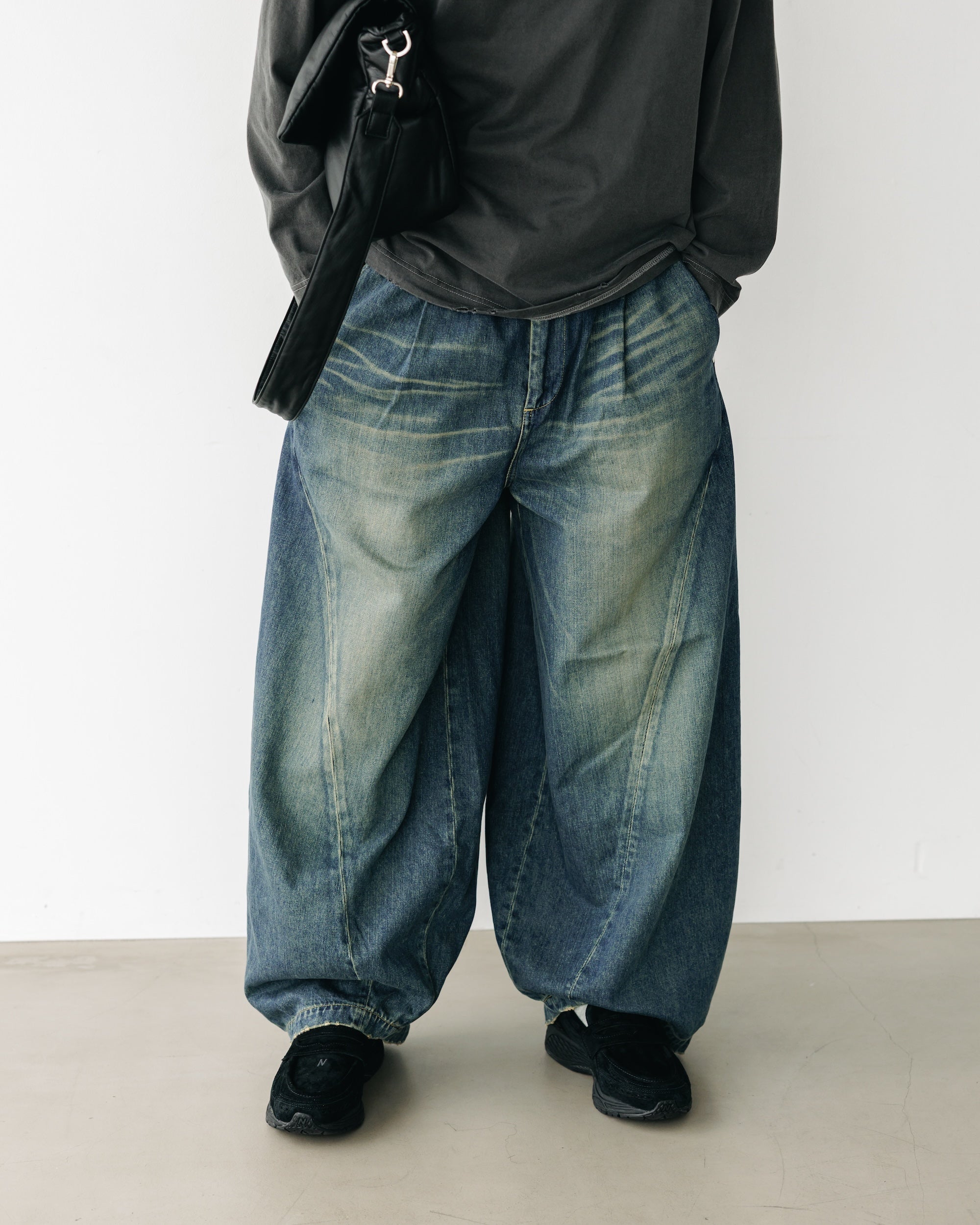 VINTAGE DYED SELVEDGE DENIM MASSIVE TWISTED PANTS (VINTAGE INDIGO)