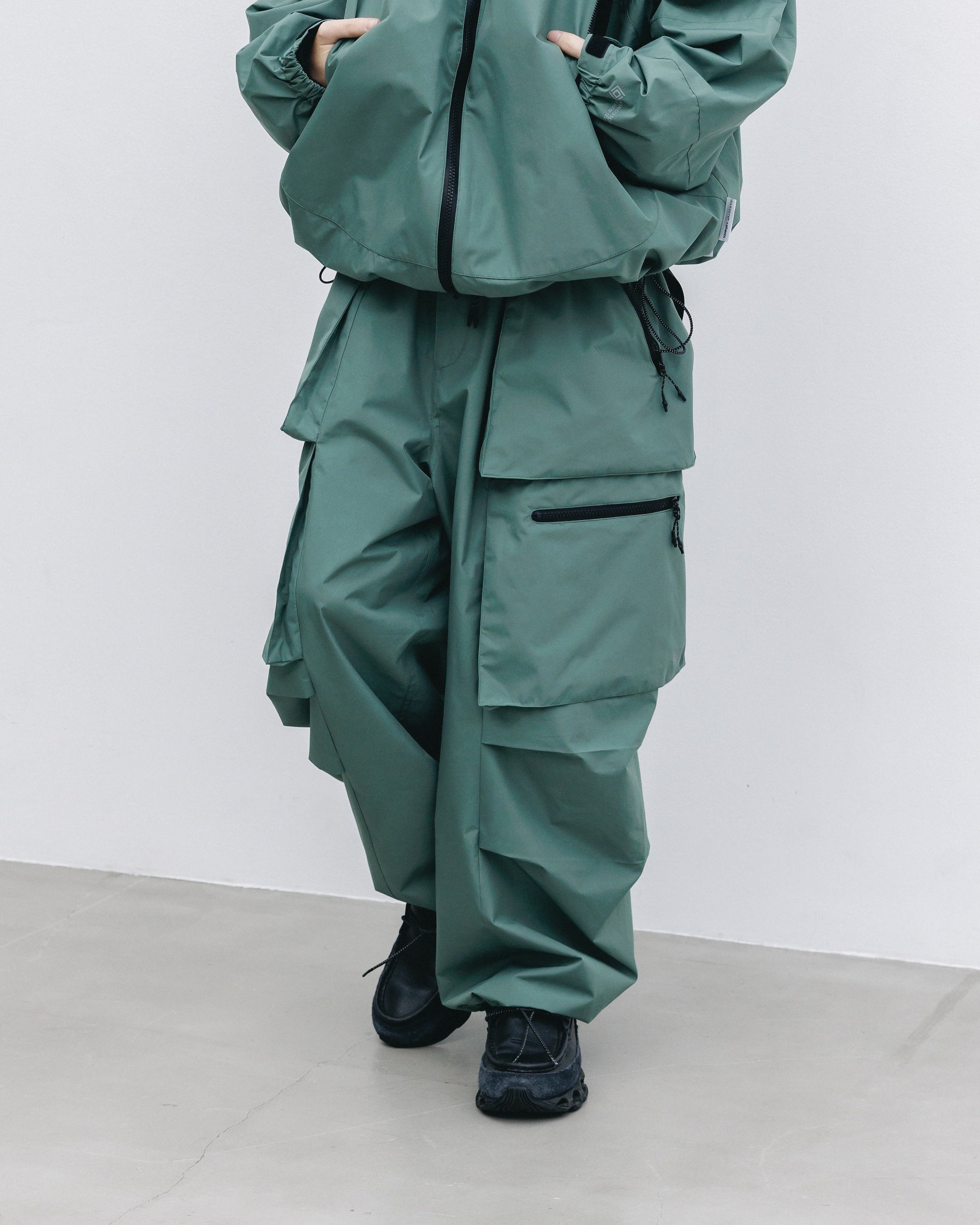 +phenix WINDSTOPPER® by GORE-TEX LABS CITY MILITARY CURVE PANTS (MILITARY GREEN)