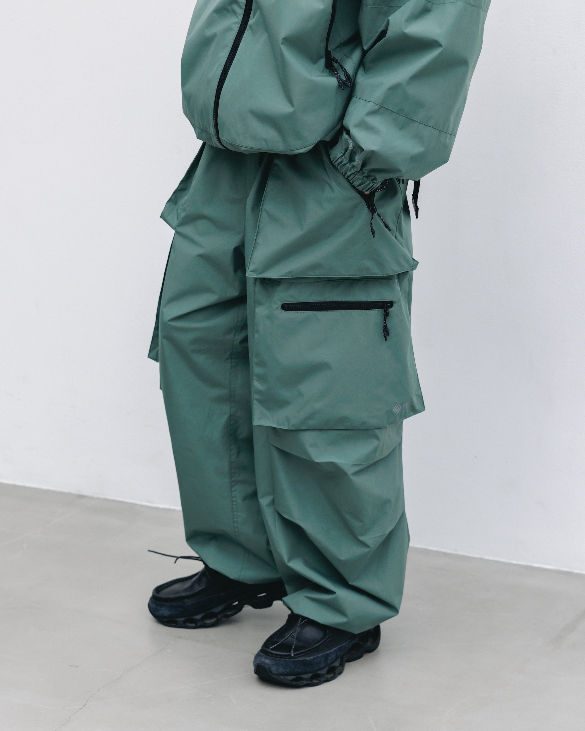 +phenix WINDSTOPPER® by GORE-TEX LABS CITY MILITARY CURVE PANTS (MILITARY GREEN)