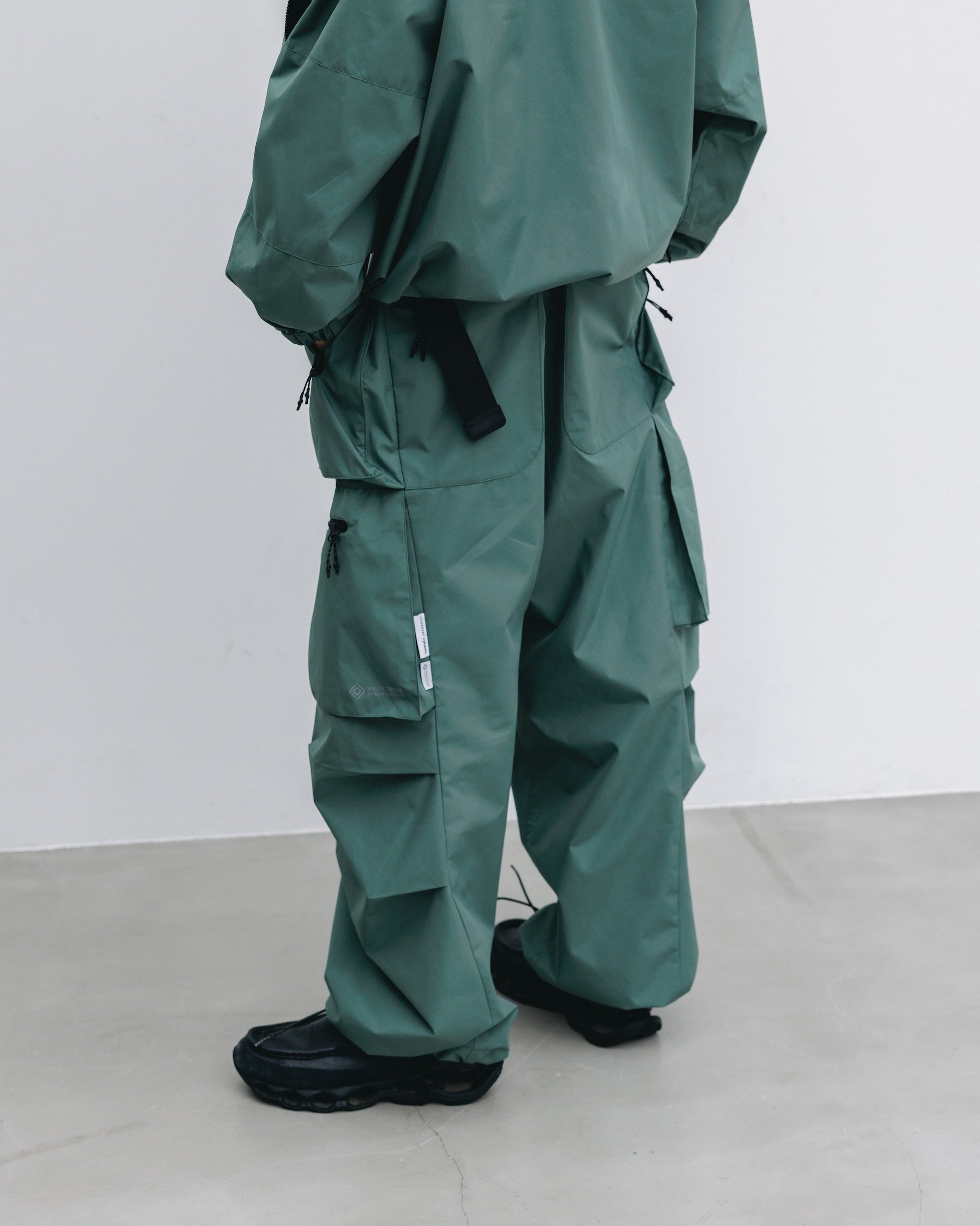 +phenix WINDSTOPPER® by GORE-TEX LABS CITY MILITARY CURVE PANTS (MILITARY GREEN)