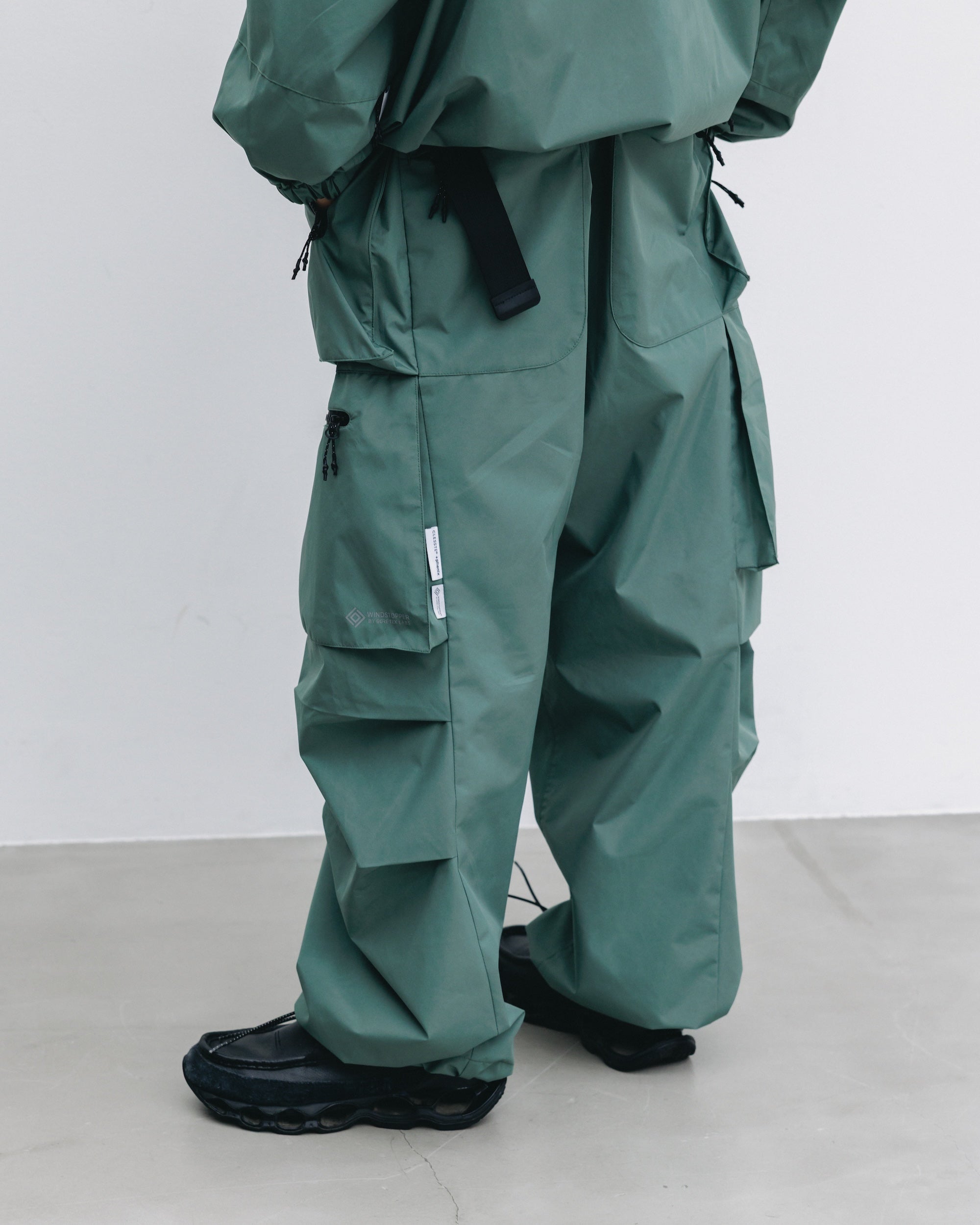 +phenix WINDSTOPPER® by GORE-TEX LABS CITY MILITARY CURVE PANTS (MILITARY GREEN)