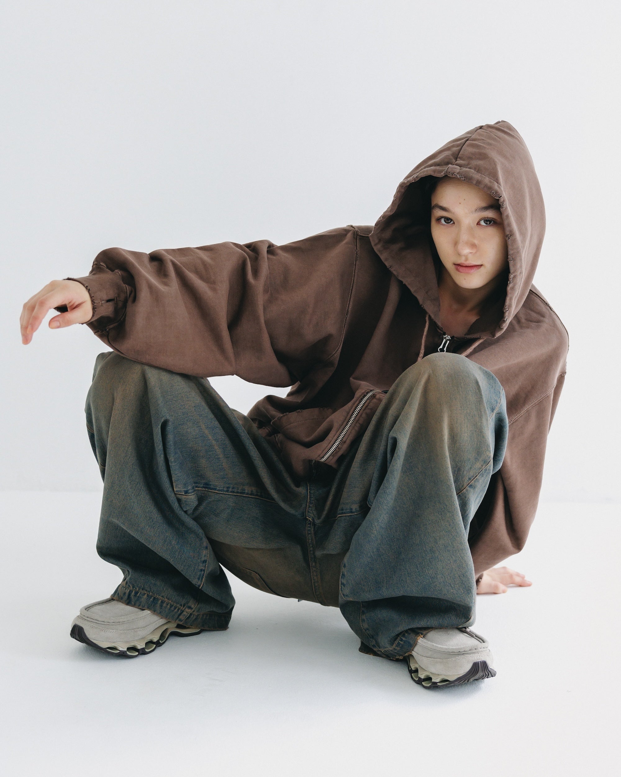 【10.1 WED 20:00- IN STOCK】VINTAGE DYED SELVEDGE DENIM BARREL LEG PANTS (VINTAGE BROWN)