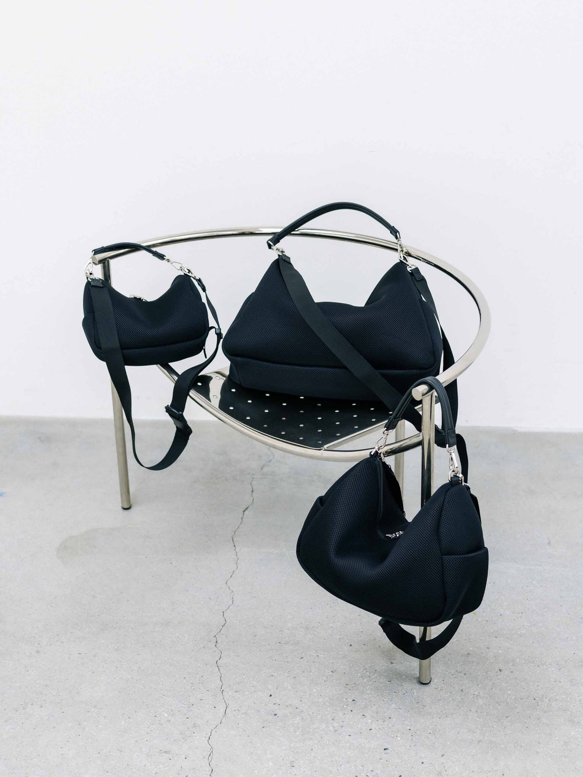 【9.12 SAT 20:00- IN STOCK】W-MESH DAYOFF BAG (BLACK)