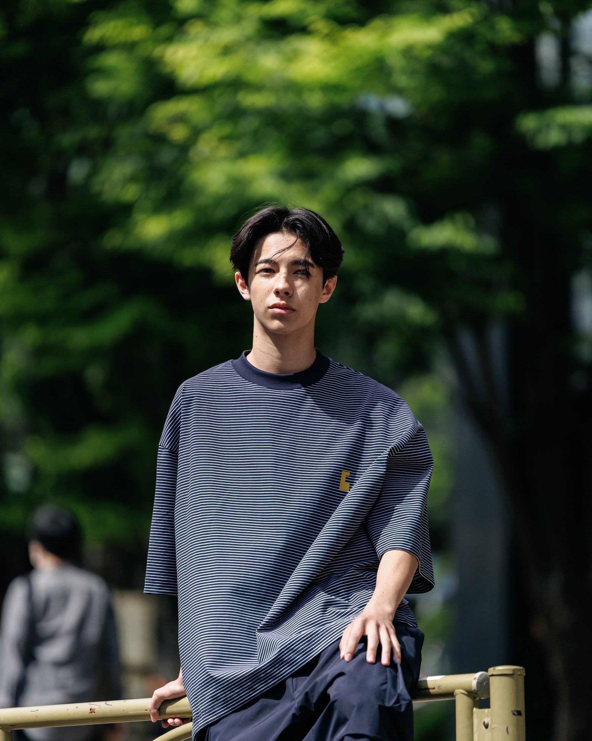 "C"STRIPED MASSIVE T-SHIRT WITH DRAWSTRINGS (NAVY×WHITE)