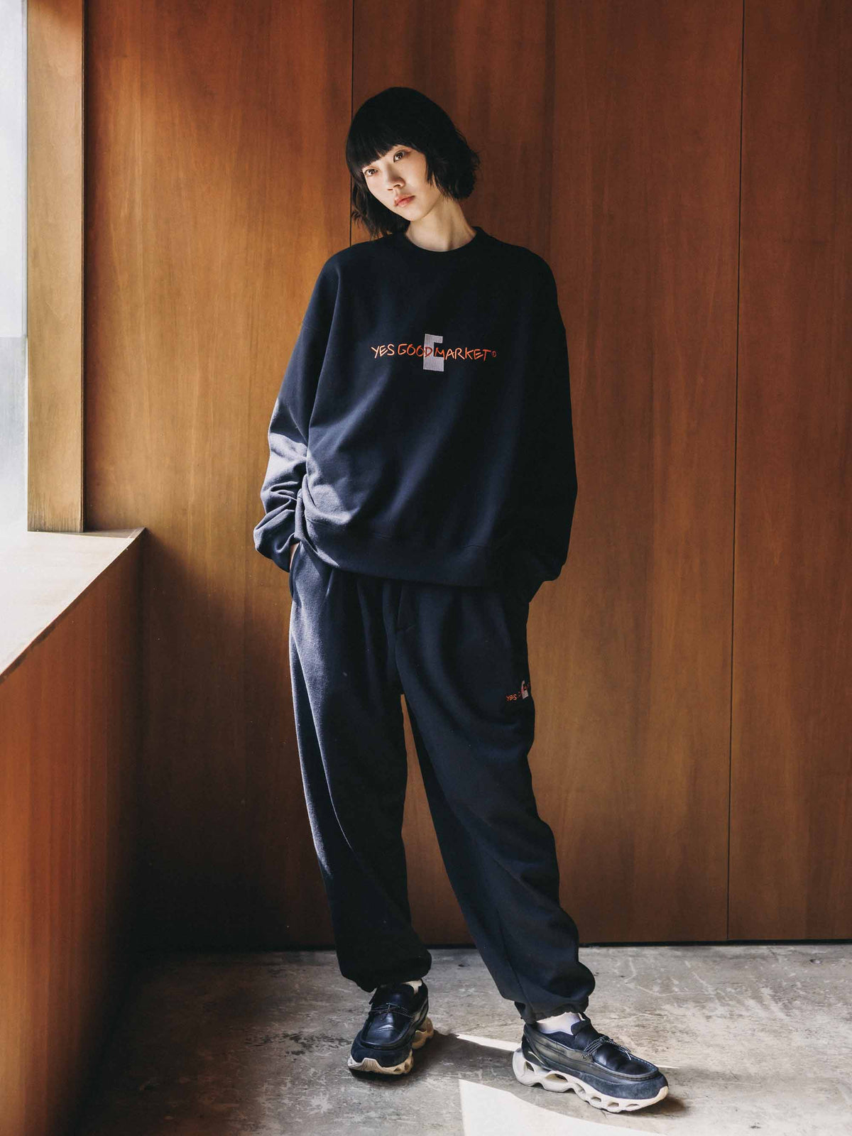 【10.4 SUN 20:00- IN STOCK】【LIMITED】 “C×YES GOOD MARKET" L/S SWEATSHIRT (BLACK)