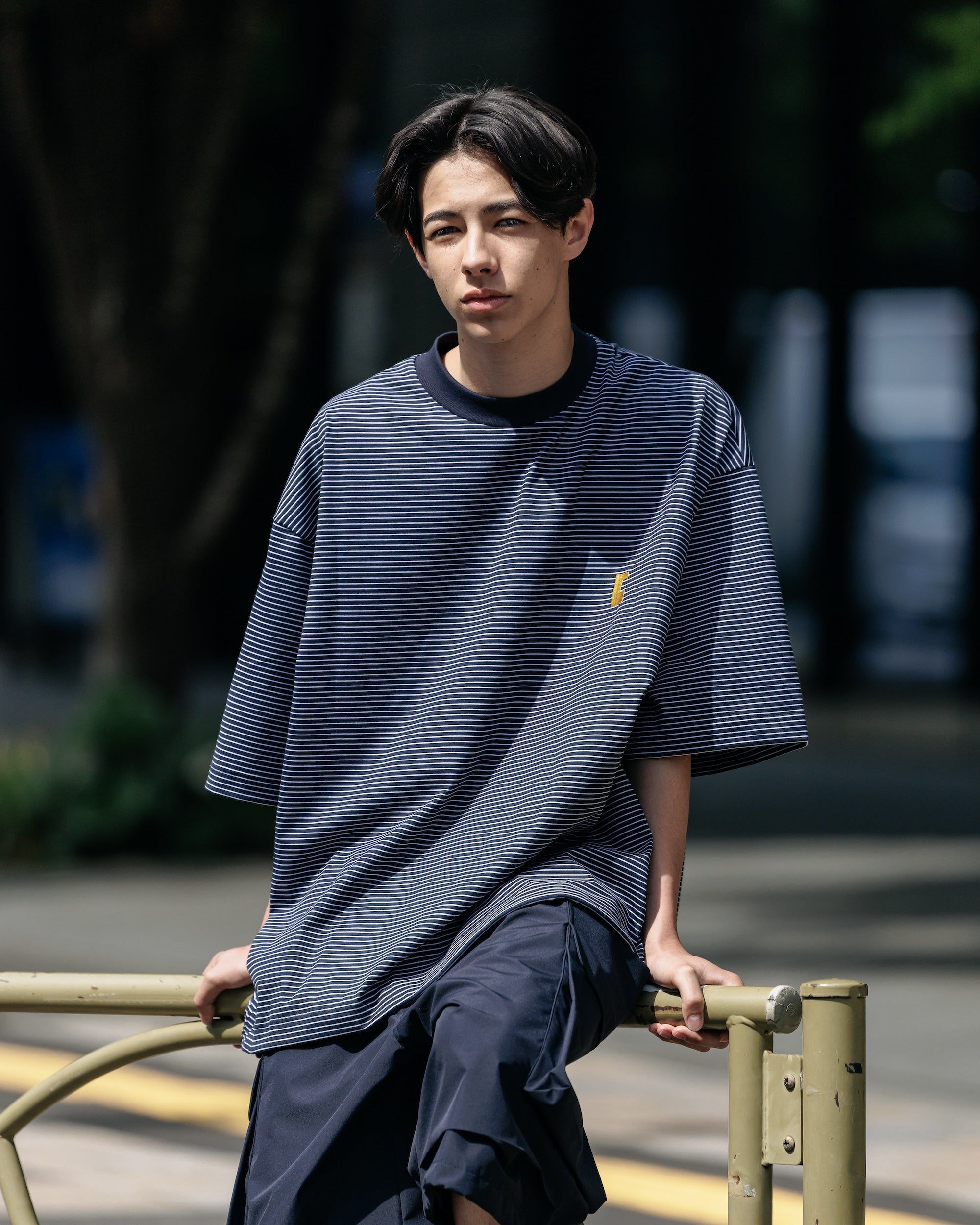 "C"STRIPED MASSIVE T-SHIRT WITH DRAWSTRINGS (NAVY×WHITE)