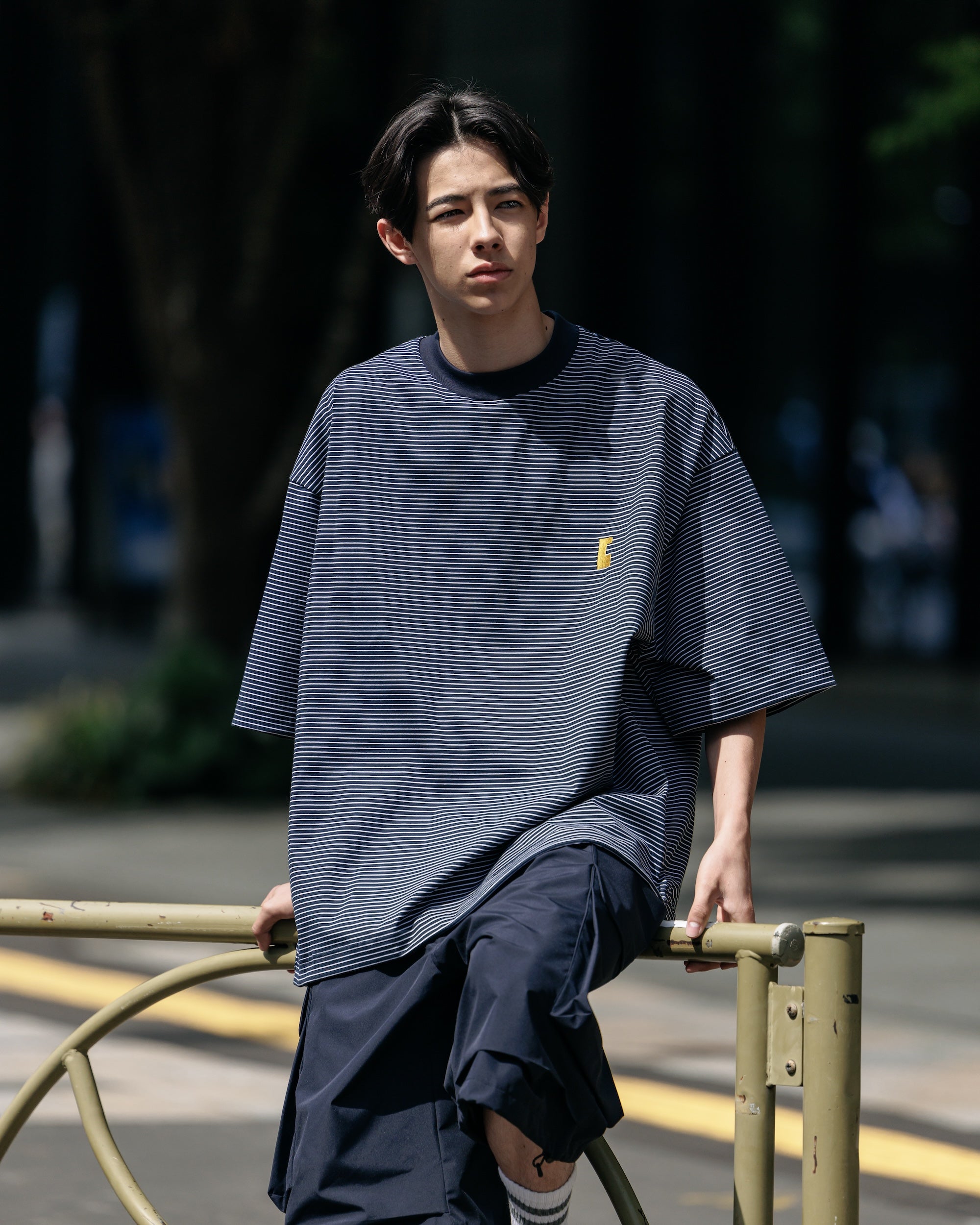 "C"STRIPED MASSIVE T-SHIRT WITH DRAWSTRINGS (NAVY×WHITE)