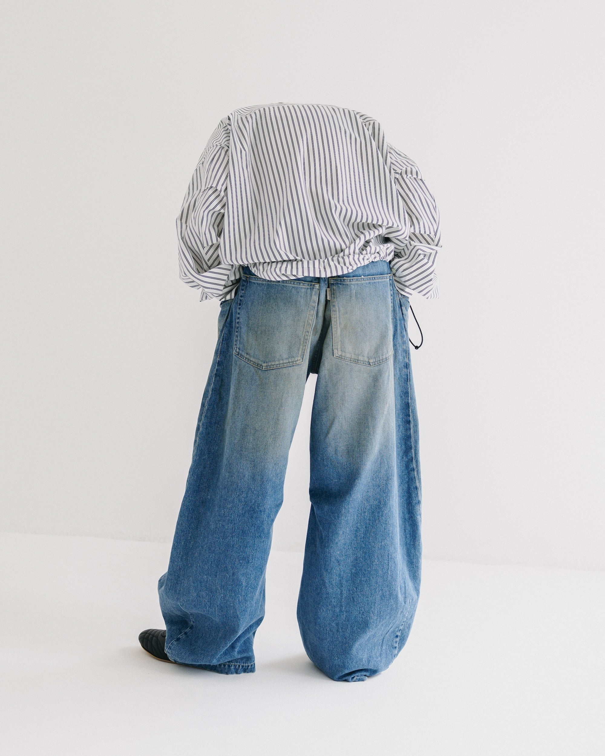 【10.1 WED 20:00- IN STOCK】VINTAGE DYED SELVEDGE DENIM BARREL LEG PANTS (VINTAGE LIGHT INDIGO)