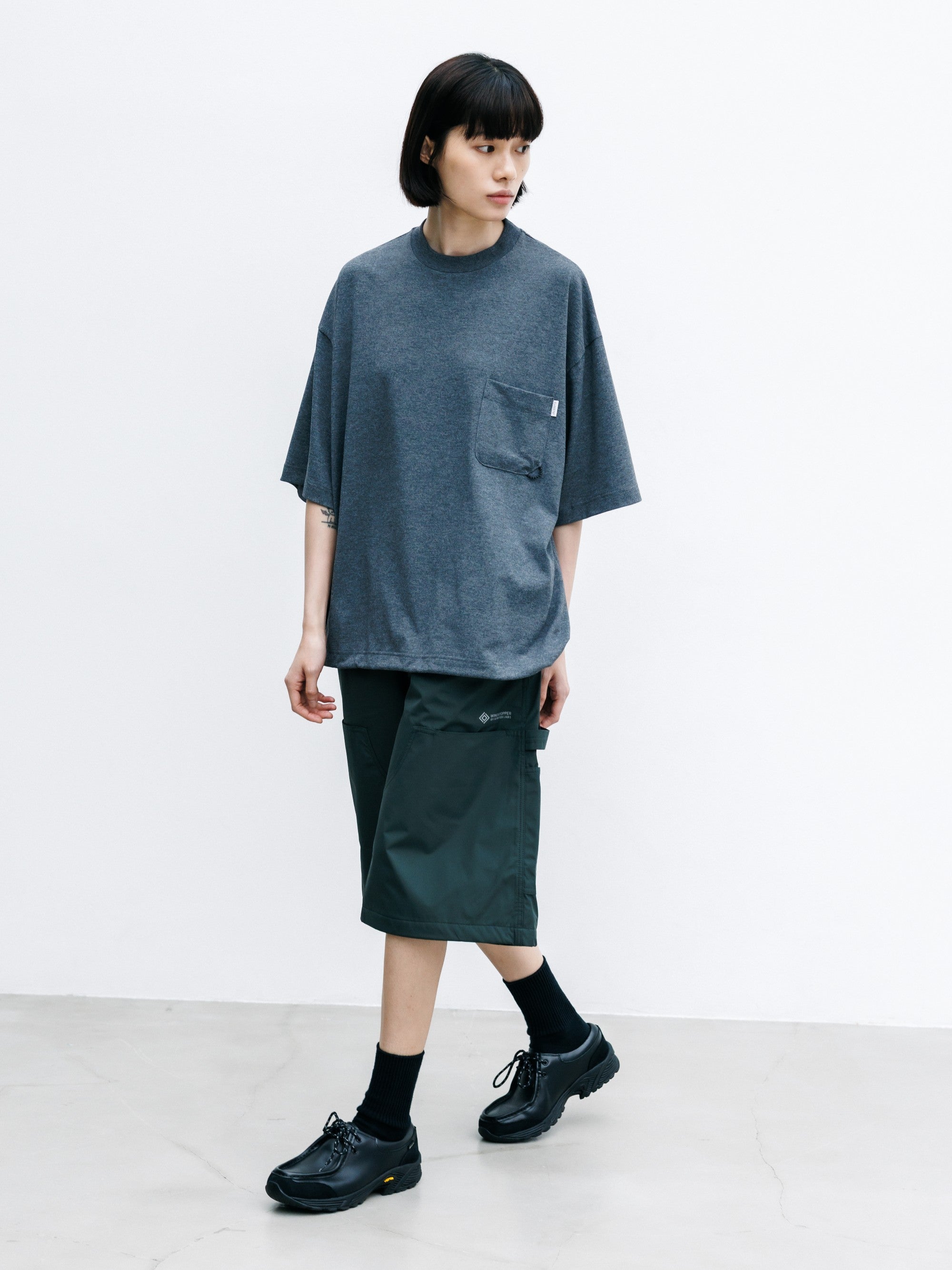 【7.22 WED 20:00- IN STOCK】TECH POCKET S/S T-SHIRT (CHARCOAL)