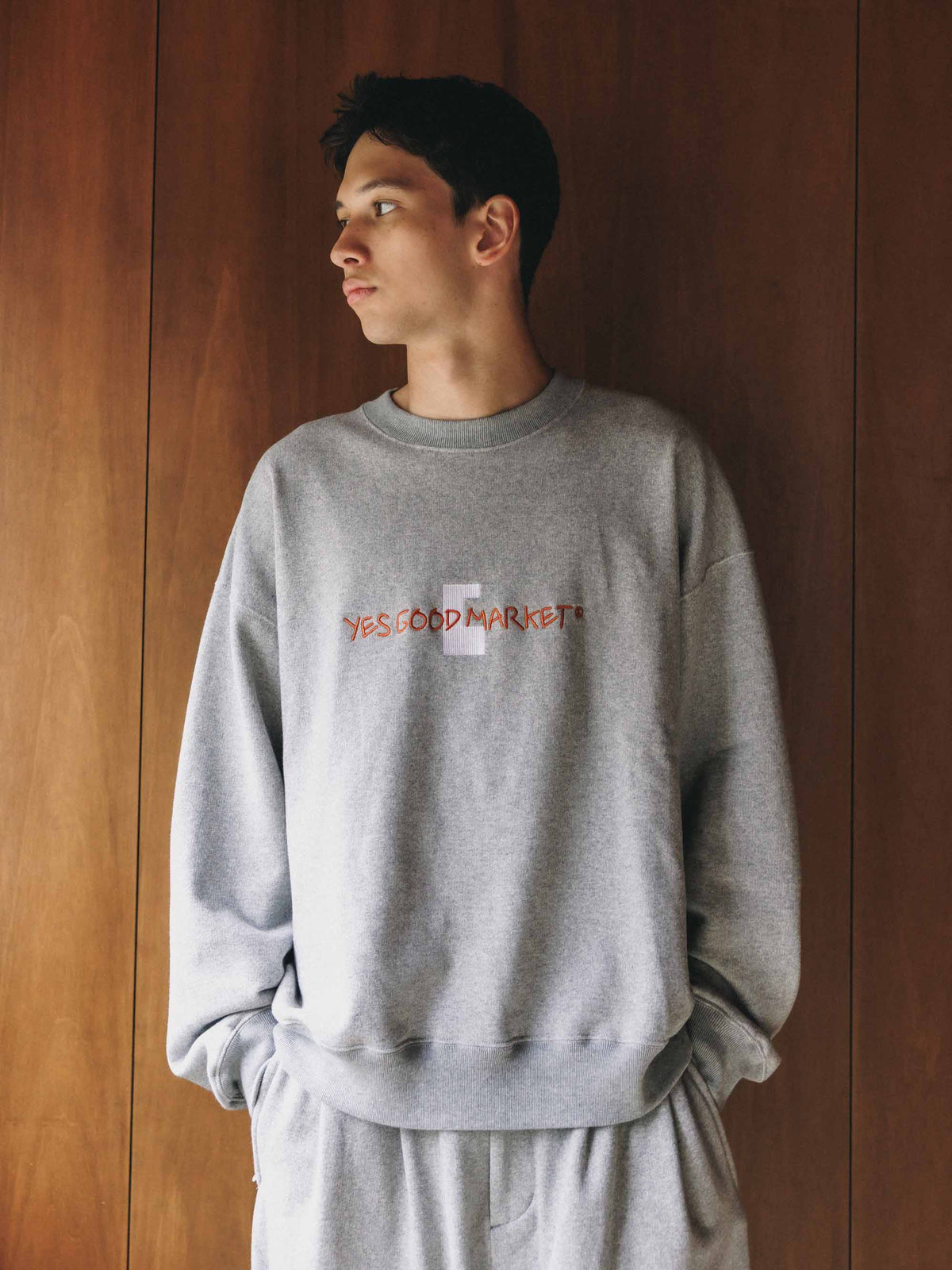 【10.4 SUN 20:00- IN STOCK】【LIMITED】 “C×YES GOOD MARKET" L/S SWEATSHIRT (TOP GRAY)