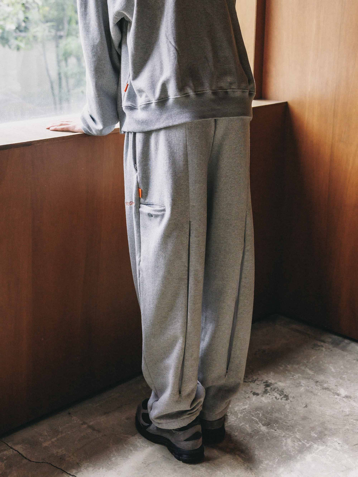 【10.4 SUN 20:00- IN STOCK】【LIMITED】 “C×YES GOOD MARKET" CITY UNIFORM VENTILATION SWEATPANTS (TOP GRAY)