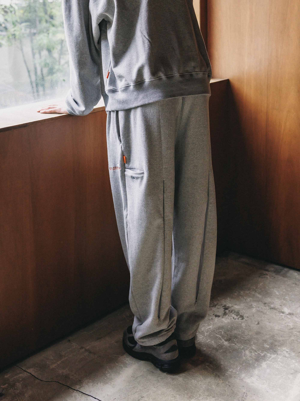 【10.4 SUN 20:00- IN STOCK】【LIMITED】 “C×YES GOOD MARKET" CITY UNIFORM VENTILATION SWEATPANTS (TOP GRAY)