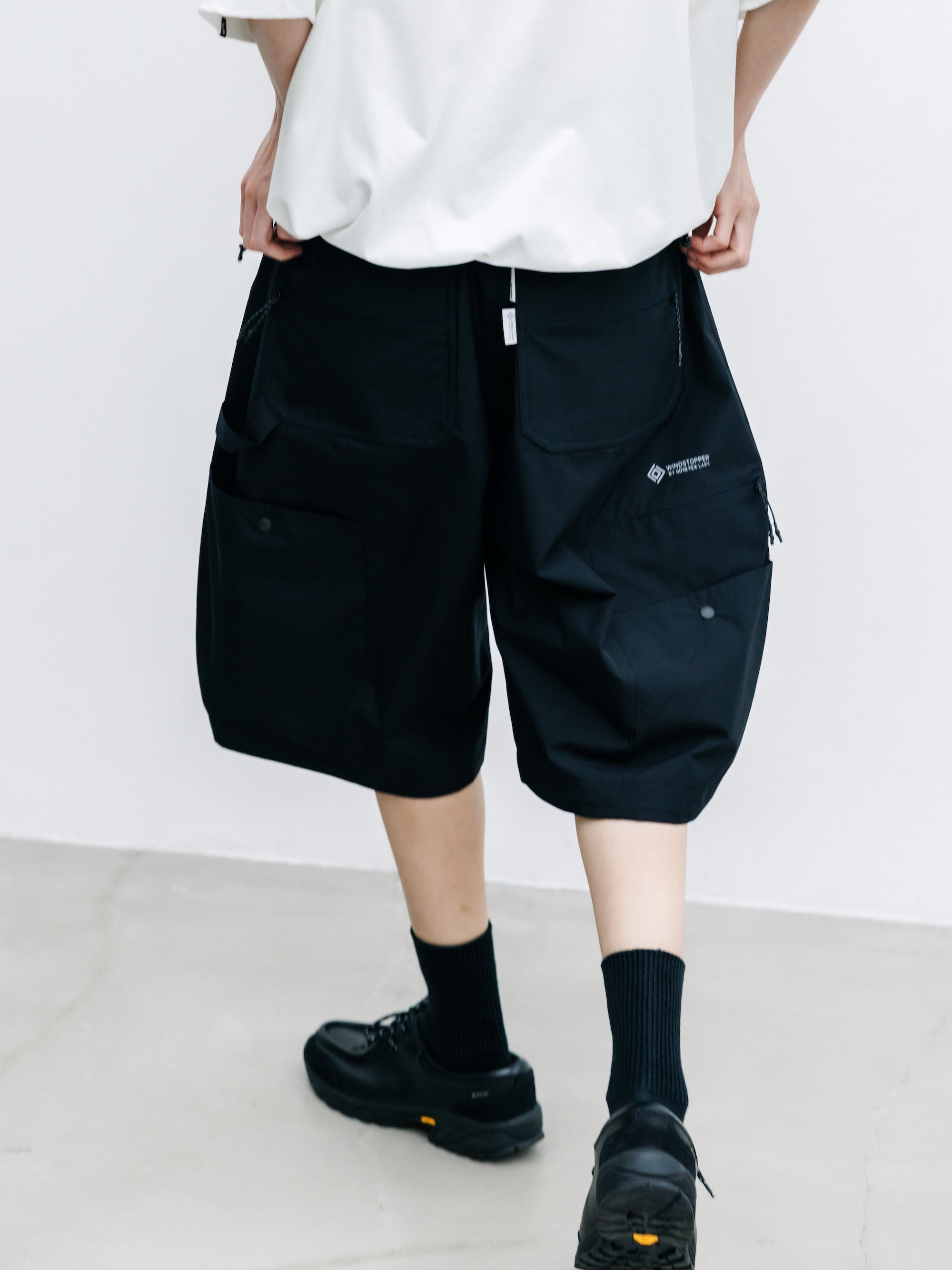 【7.25 SAT 20:00- IN STOCK】+phenix WINDSTOPPER® by GORE-TEX LABS CITY MASSIVE UTILITY HALF PANTS (BLACK)