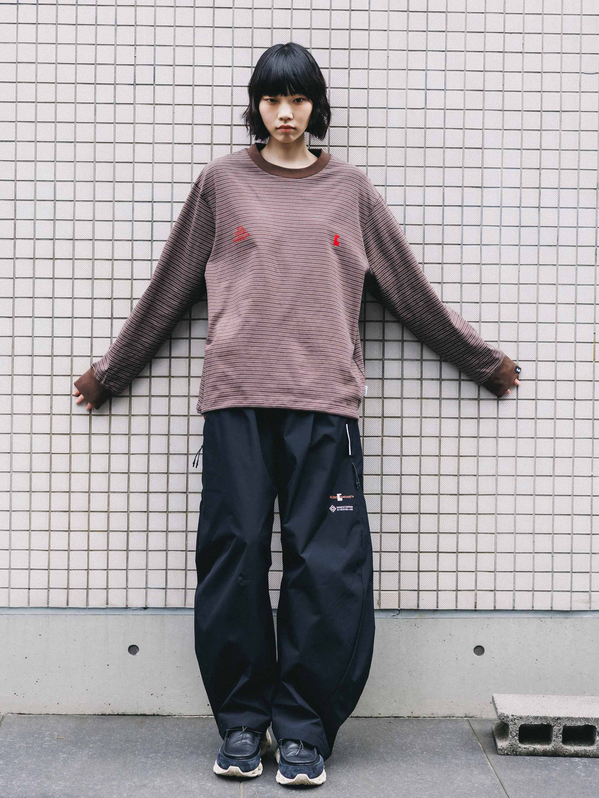 【10.4 SUN 20:00- IN STOCK】【LIMITED】 “YES G♡♡D MARKET" MICRO STRIPED L/S T-SHIRT WITH DRAWSTRINGS (BROWN)